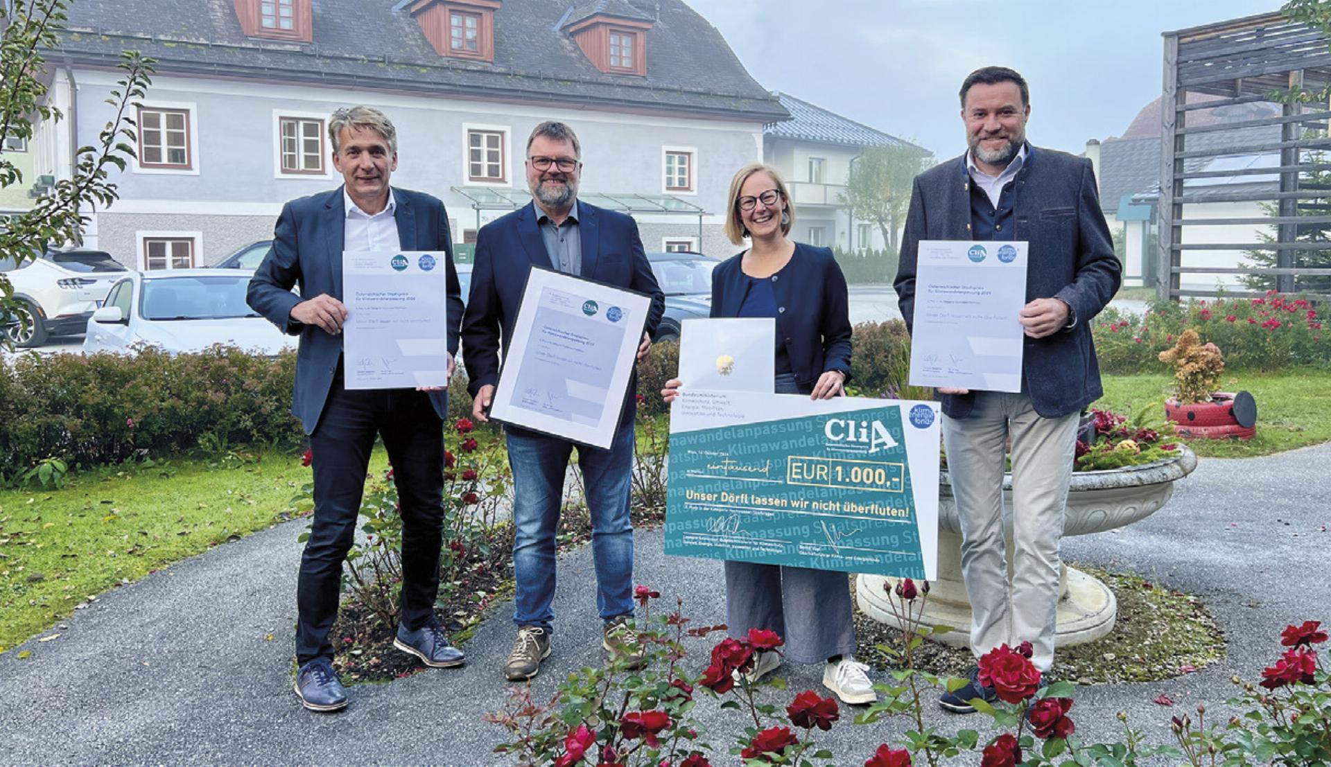 Bgm. Werner Schwab (Sölk), Bgm. Franz Zach (Öblarn), KLAR!-Managerin Natalie Prüggler und Bgm. Dieter Stangl (Michaelerberg-Pruggern). Foto: KLAR! Ennstal