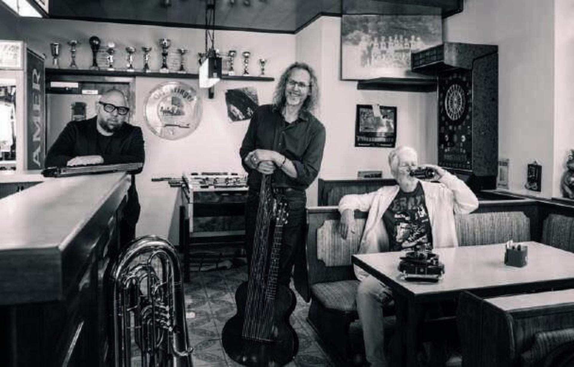 Das Joachim Csaikl Trio: Joachim Csaikl, Joe Pinkl und Wolfgang Dolezal lassen das „Espresso Rosi“ wieder aufleben. Foto: Csaikl
