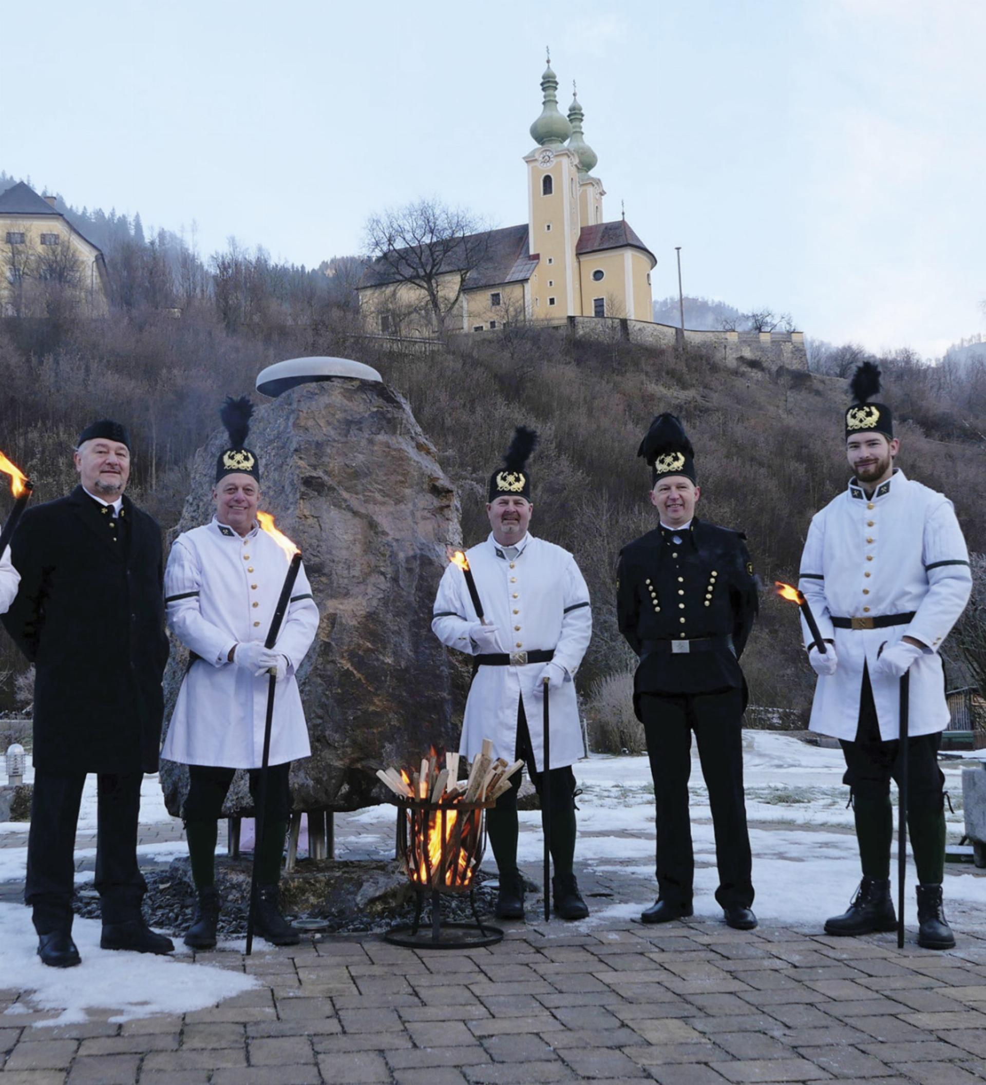 Feierliche Tradition: Die Barbarafeier in Radmer umfasst Ledersprung und „Gänzn Wassern“.

Foto: Kath Maier