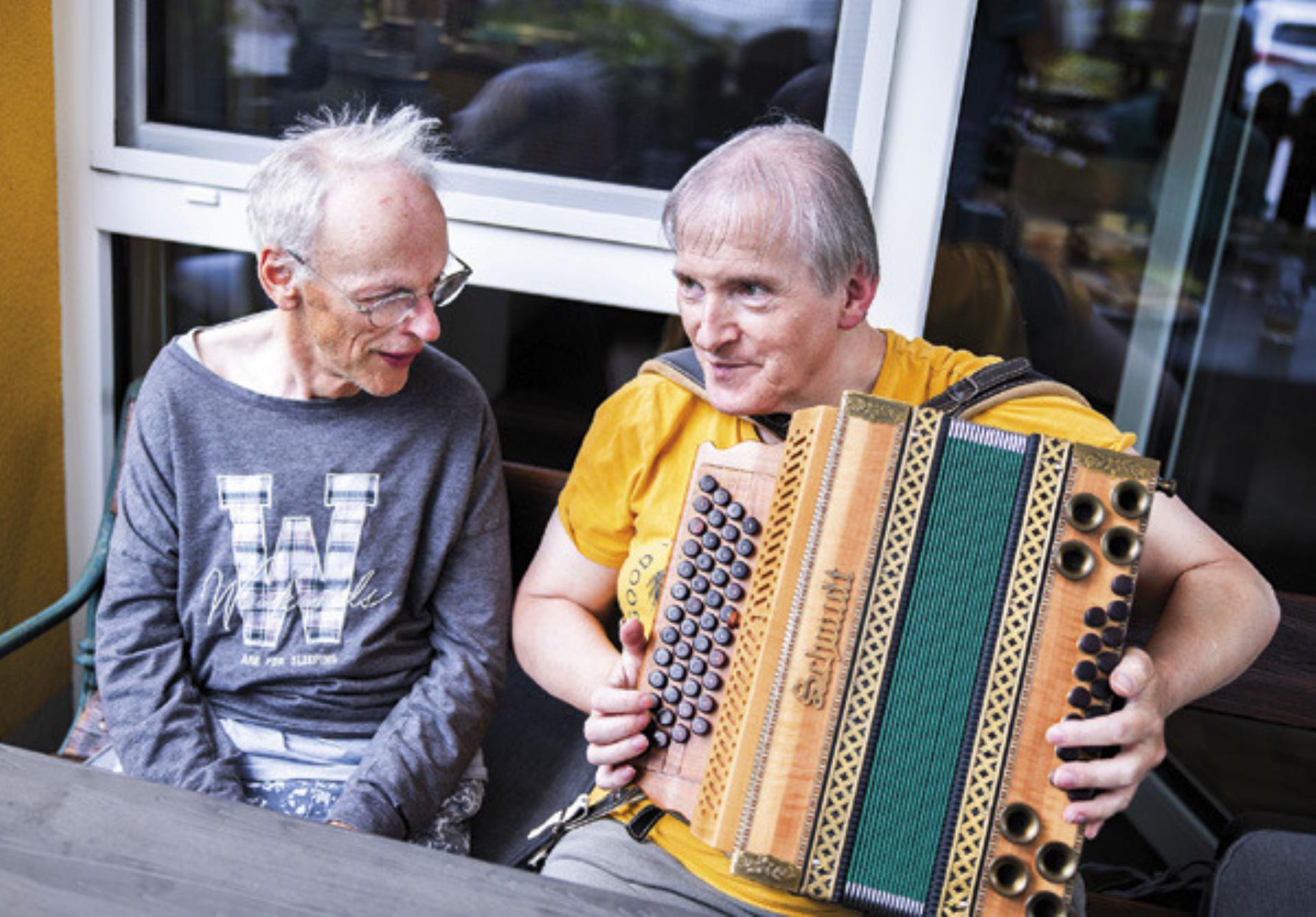 Musik und Sport ermöglichen kulturelle und gesellschaftliche Teilhabe dort, wo Menschen leben. - Das Bild wird blockiert. – Möglicherweise durch einen aktiven Adblocker.