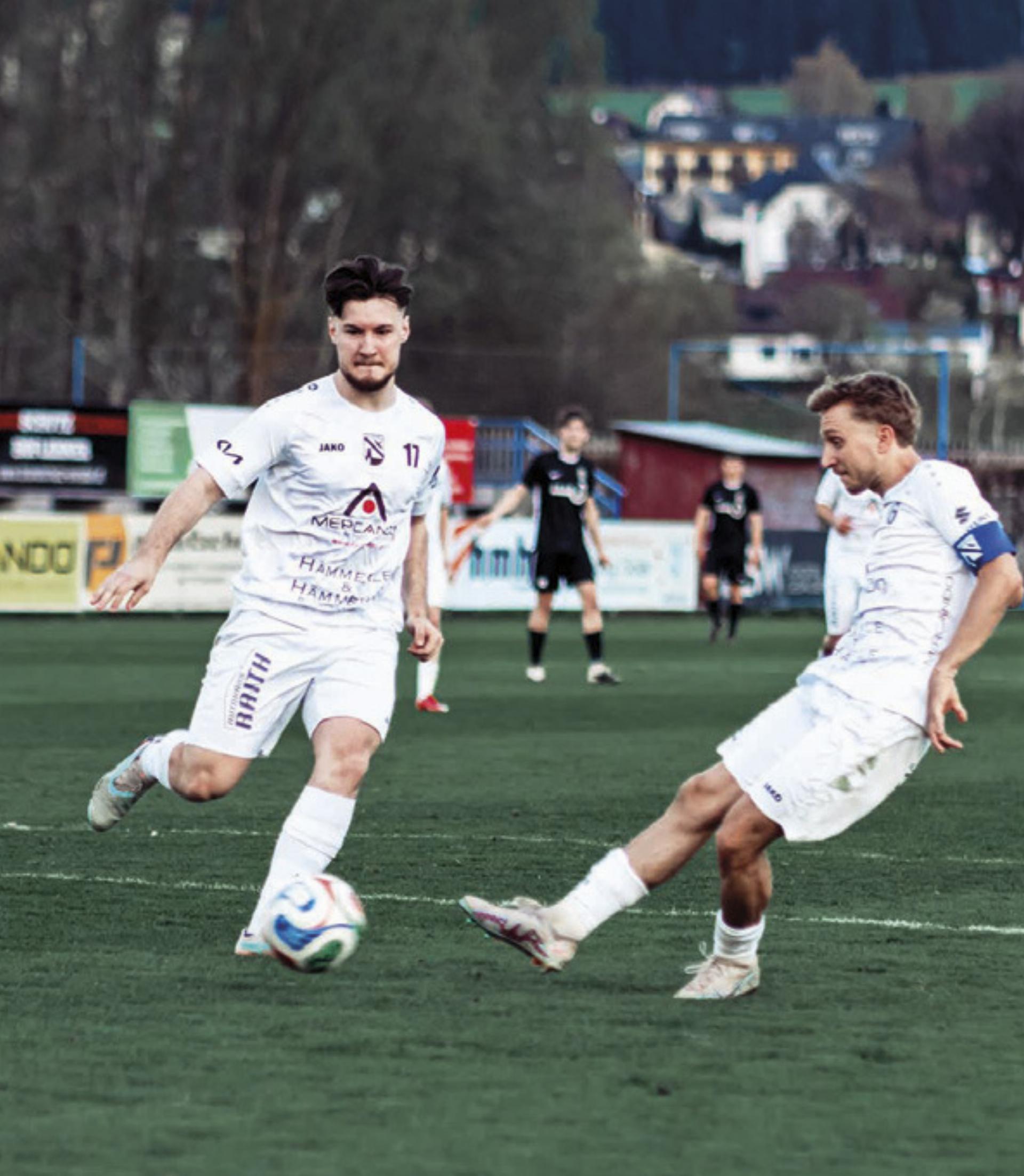 Christoph Daum (re.) erzielte im Spiel gegen SC St. Lorenzen/Kn. den Ausgleichstreffer zum 1:1 für Irdning. Foto: ATV Irdning - Das Bild wird blockiert. – Möglicherweise durch einen aktiven Adblocker.