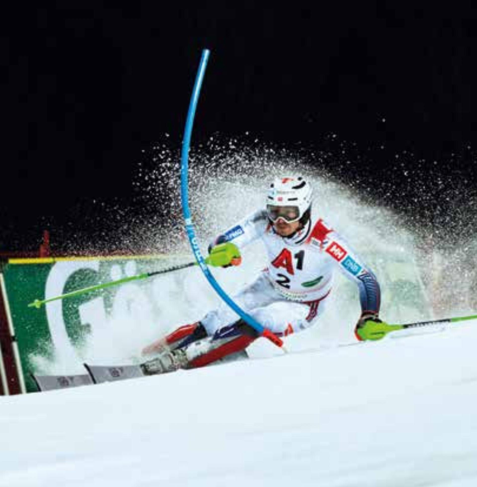 Henrik Kristoffersen gewinnt zum fünften Mal das Nightrace in Schladming. Damit ist er alleiniger Rekordhalter. Als sein Sieg feststeht, kann er Tränen der Freude nicht mehr im Zaum halten. Foto: Niko Opetnik