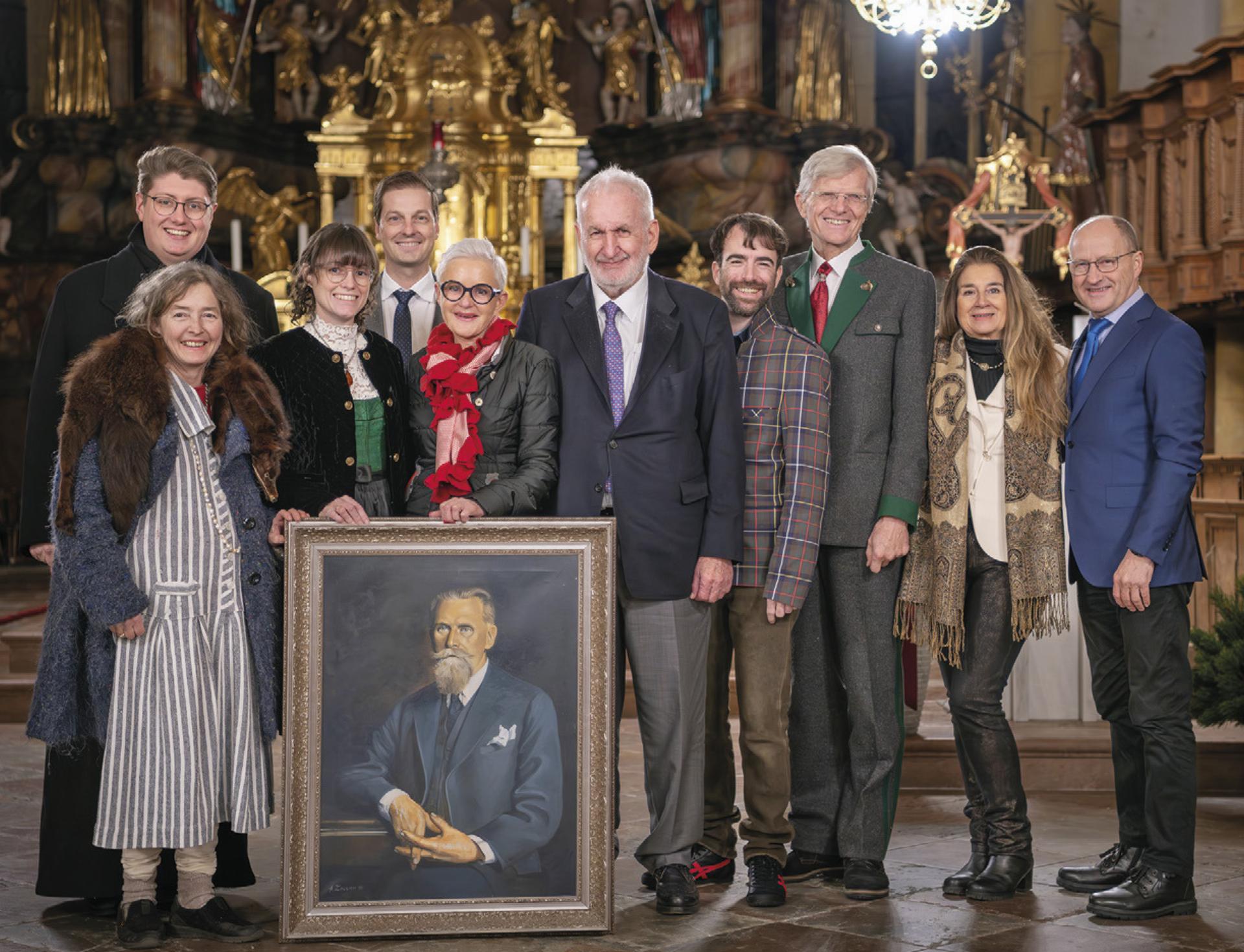 Familie und Festredner erinnerten an die anhaltende Bedeutung F. X. Mayrs für seinen Heimatort Gröbming und weit darüber hinaus.

Foto: Christoph Huber