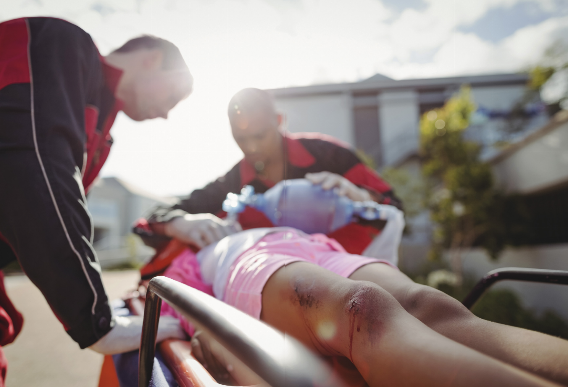 Ein bodengebundener Rettungsdienst soll im Ernstfall schnell vor Ort sein, wenn es der Hubschrauber nicht kann. 
Foto: freepik