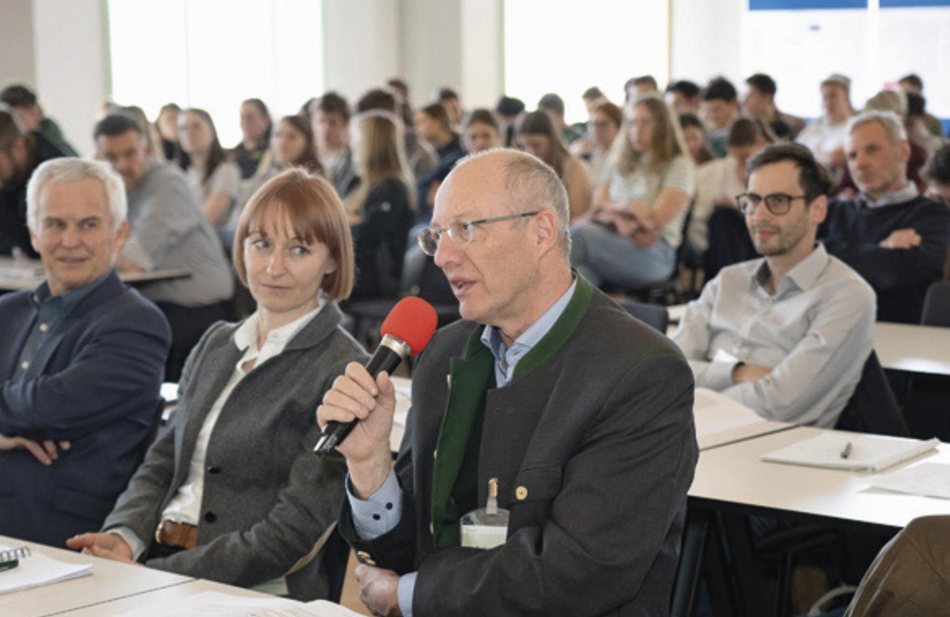 Wissenschaft und Praxis rund um Viehwirtschaft trafen in Raumberg-Gumpenstein. Foto: HBLFA - Das Bild wird blockiert. – Möglicherweise durch einen aktiven Adblocker.