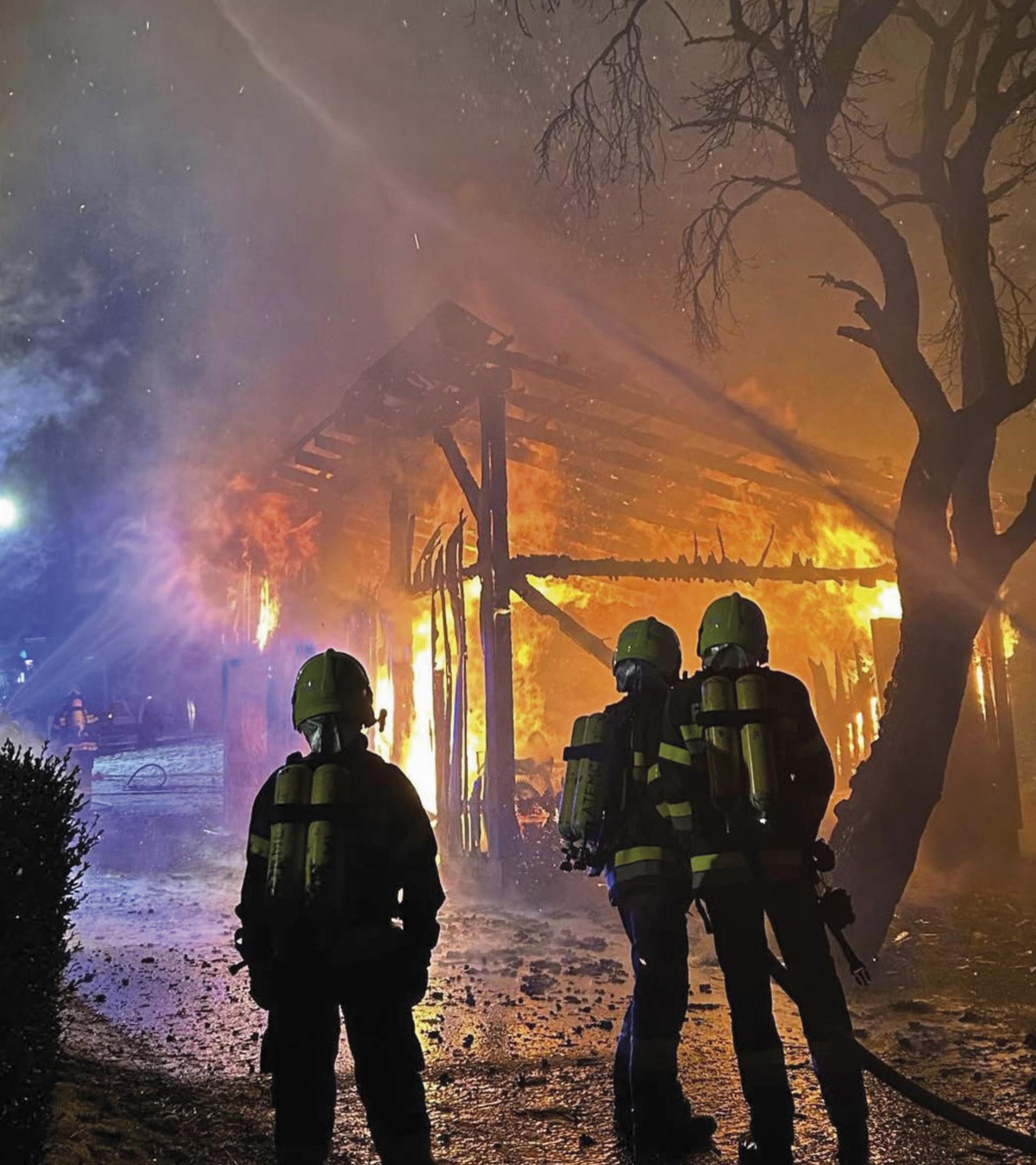 Brand eines Wirtschaftsgebäudes in Döllach. Foto: FF Döllach - Das Bild wird blockiert. – Möglicherweise durch einen aktiven Adblocker.