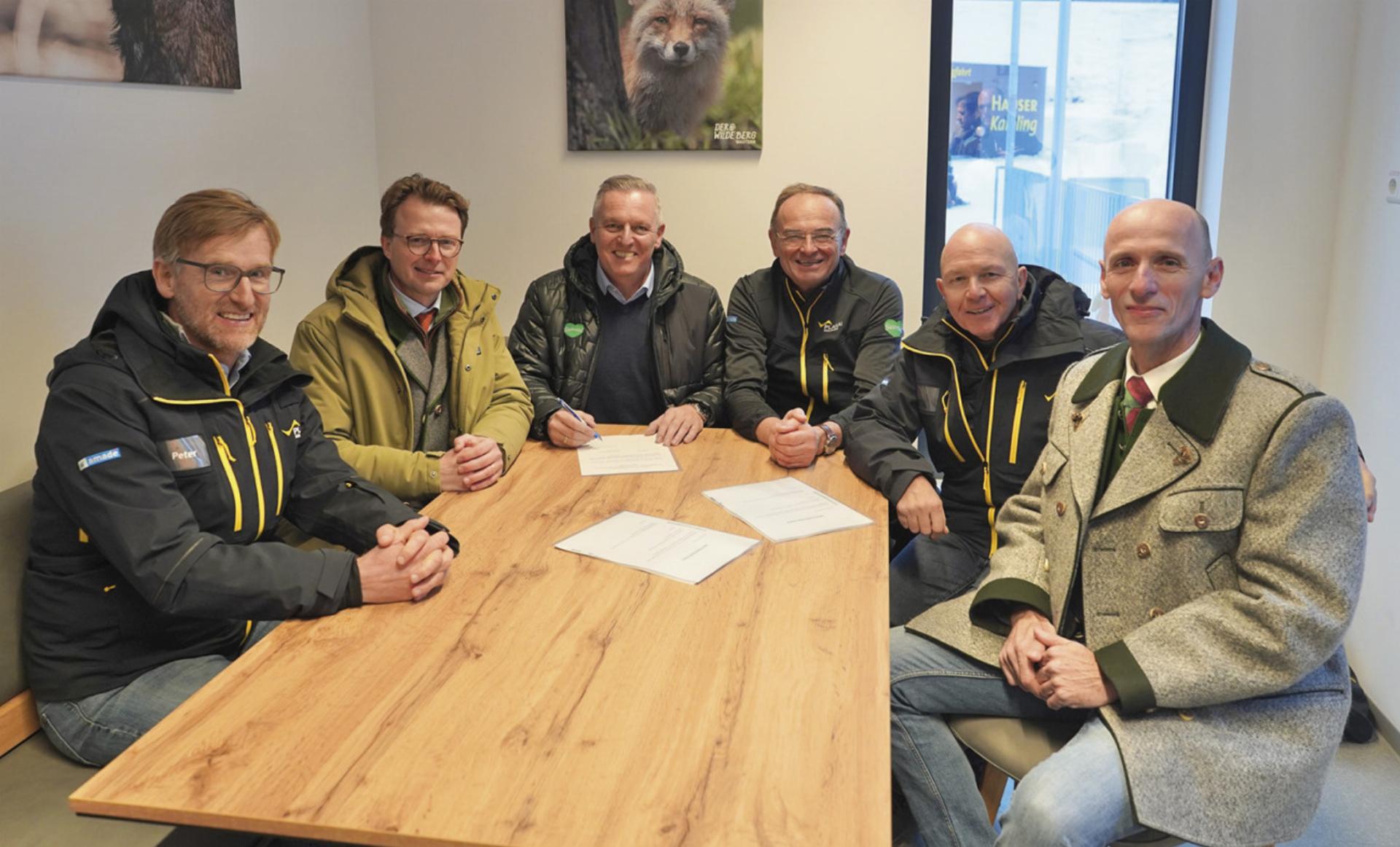 Peter Weichbold (Planai), Prinz Heinrich XXI. Reuss, LH Mario Kunasek, Georg Bliem (Planai), Michael Krainer (Planai) und Landesrat Willibald Ehrenhöfer. Foto: Land Steiermark