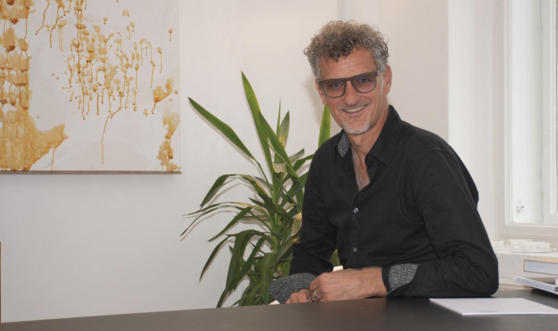 Vor 25 Jahren gründete Gerhard Kreiner mit seinem damaligen Geschäftspartner Erwin Egger ein gemeinsames Architekturbüro. 
Foto: Ennstaler