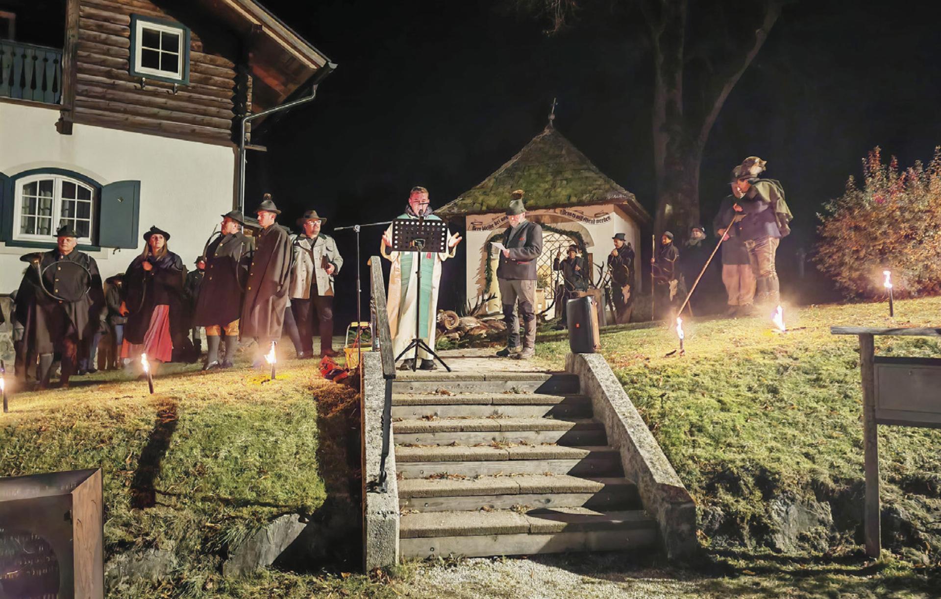 Pfarrer Adrian Aileni erteilte den Hubertussegen. Foto: o.K.