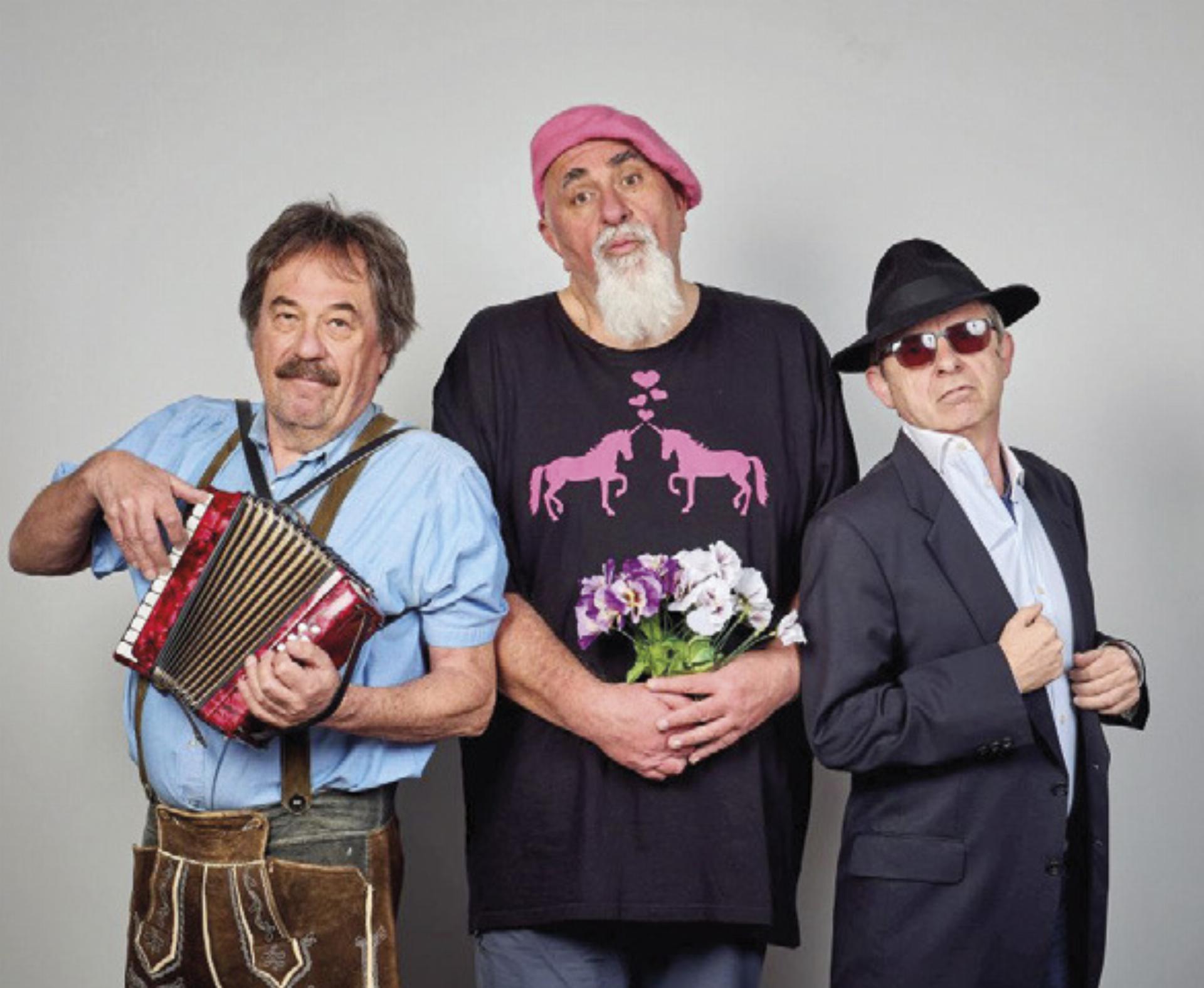 Die Kabarettisten Fritz Messner, Manfred Baumann und Peter Blaikner strapazieren am kommenden Donnerstag die Lachmuskeln im Klang-Film-Theater in Schladming.

Foto: Christian Steili - Das Bild wird blockiert. – Möglicherweise durch einen aktiven Adblocker.