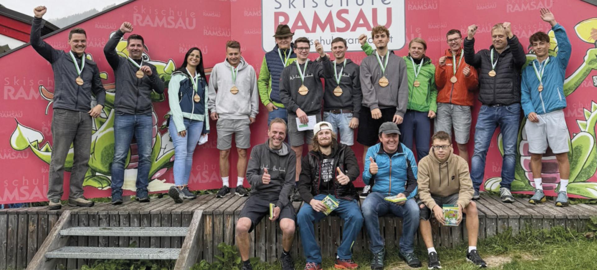 Die jungen Handwerker von Wieser verbrachten kürzlich einen sportlichen Tag in Ramsau am Dachstein. Foto: Wieser Handwerk - Das Bild wird blockiert. – Möglicherweise durch einen aktiven Adblocker.