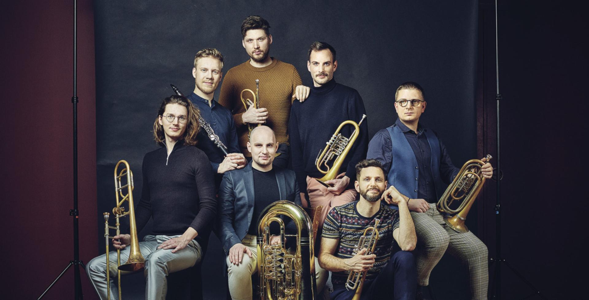 Seit über 20 Jahren sind die sieben Blechbläser von „Federspiel“ unterwegs.

Foto: Felix Groteloh