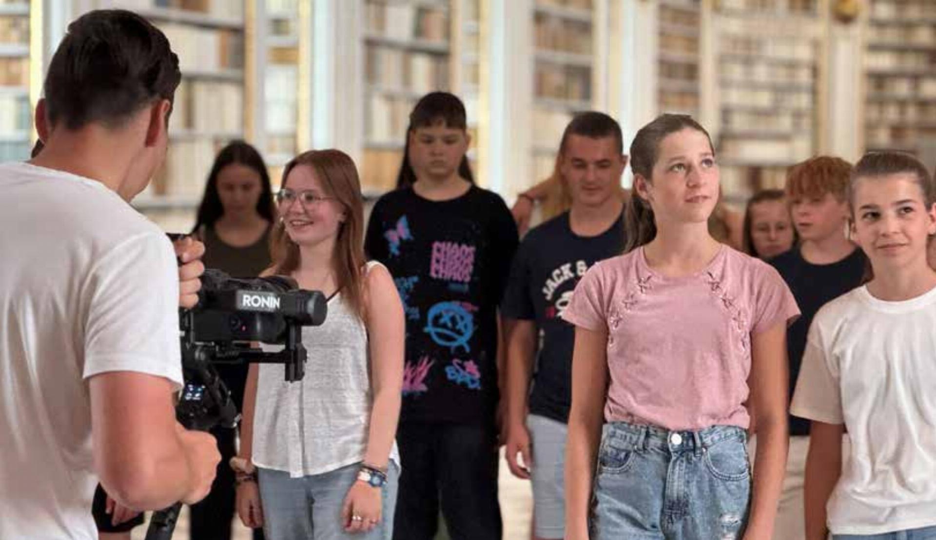 Schülerinnen und Schüler des Benediktinerstiftes Admont beim Video-Dreh. Fotocredit: Stift Admont