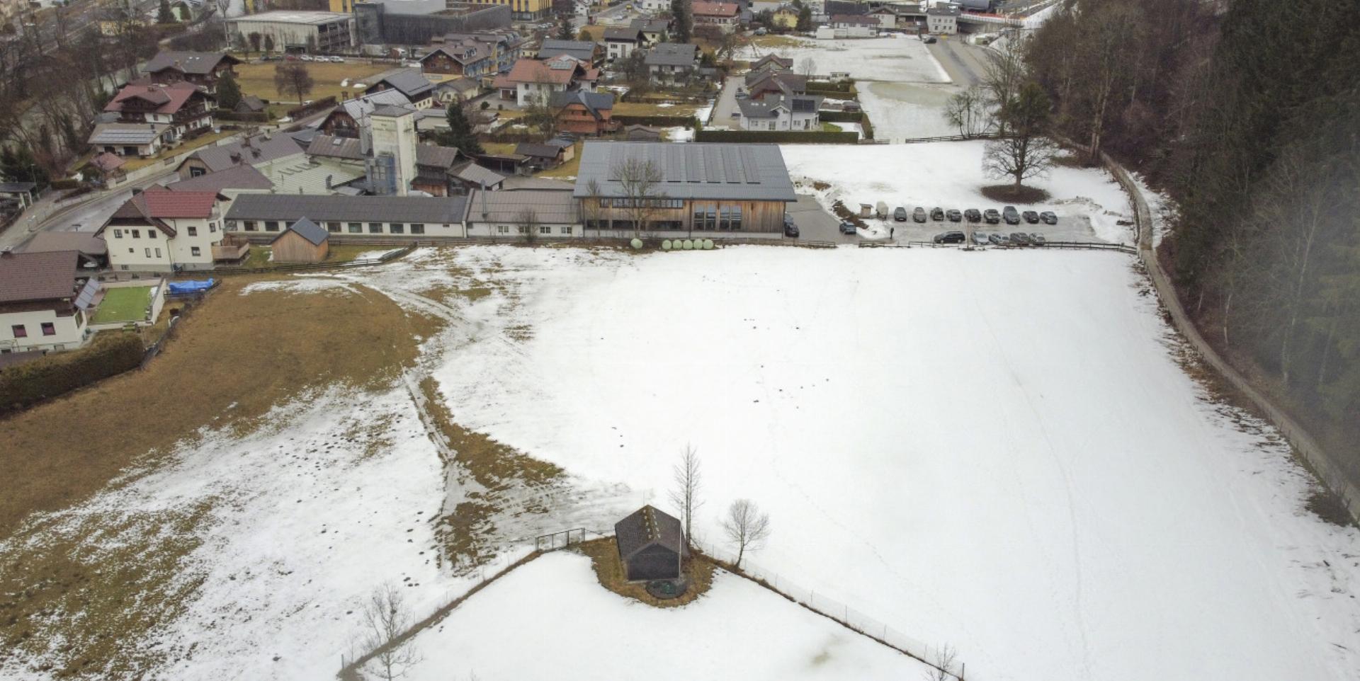 Der Bauträger bietet das Grundstück in Maistatt zum Verkauf an, eine Siedlungsgenossenschaft bekundete Interesse. 
Foto: Ennstaler