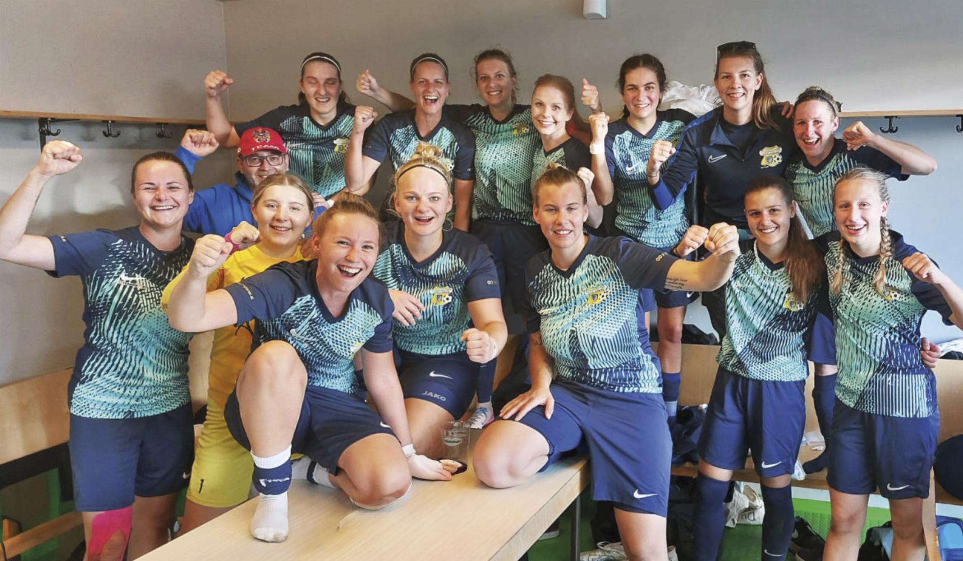 Die Schladminger Damen jubelten nach dem 3:2-Sieg gegen Leogang.