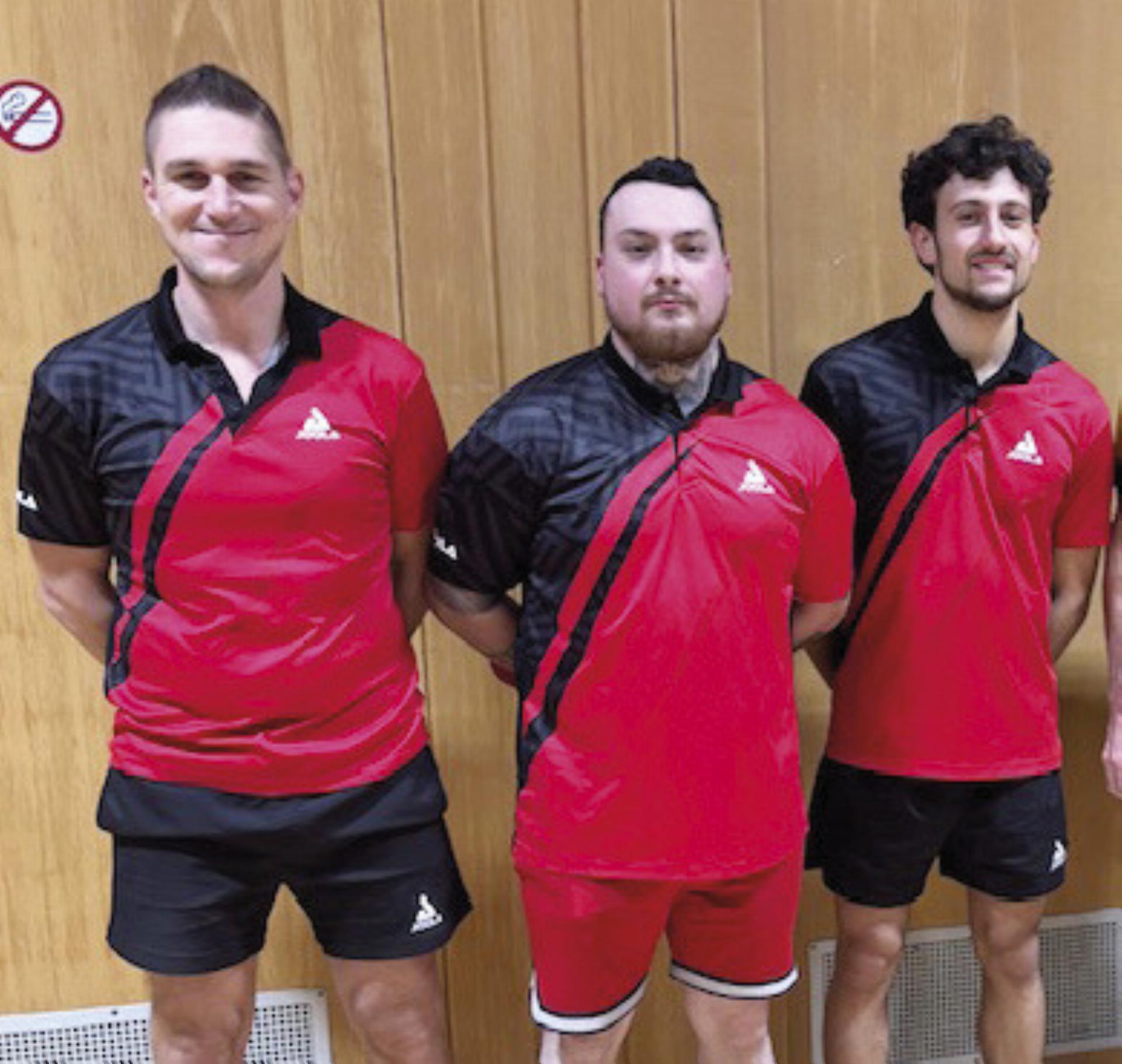 Union Wörschach 1 feierte in der dritten Frühjahrsrunde mit dem 6:3-Sieg gegen Union Knittelfeld den dritten Erfolg in Serie. Von links: Emanuel Wesner, Marcel Neubauer, Marc Friedl.

Foto: o.K. - Das Bild wird blockiert. – Möglicherweise durch einen aktiven Adblocker.