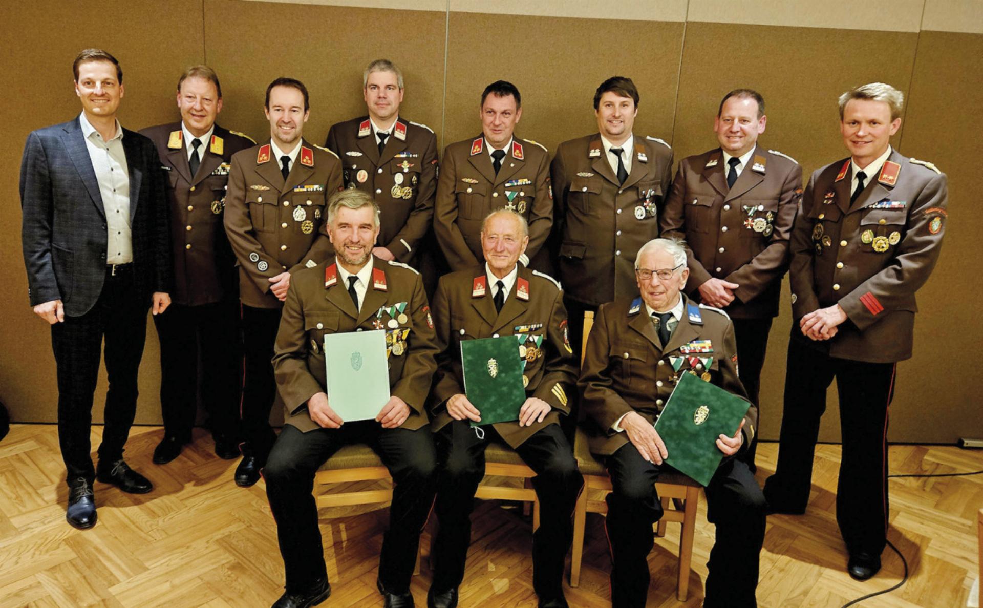 Ehrung verdienter Kameraden bei der FF Gröbming-Winkl. - Das Bild wird blockiert. – Möglicherweise durch einen aktiven Adblocker.