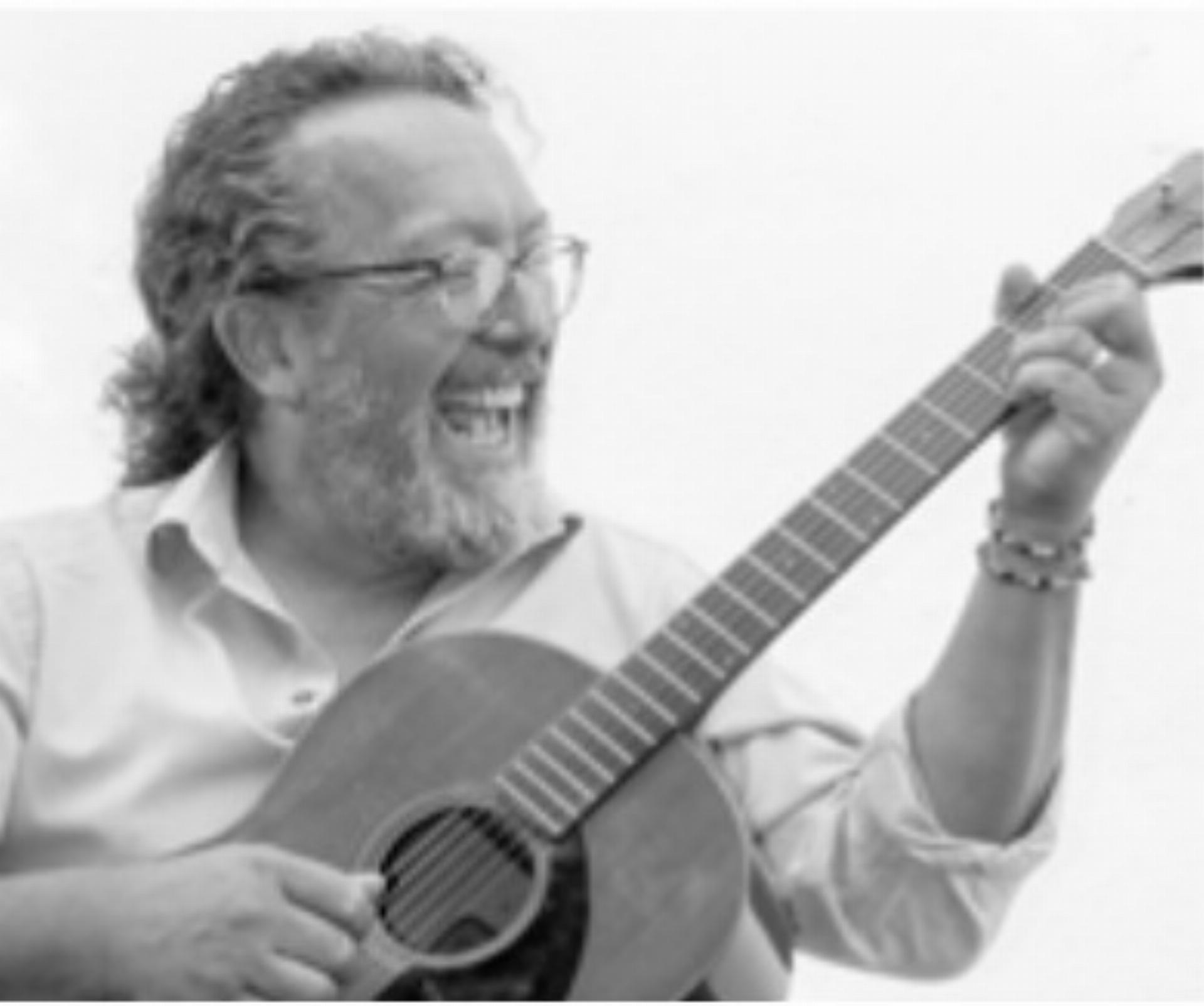 Lästern leicht gemacht: Jimmy Schlager begeistert mit mitreißenden Songs und pointierten Geschichten. Bildnachweis: Jimmy Schlager - Das Bild wird blockiert. – Möglicherweise durch einen aktiven Adblocker.