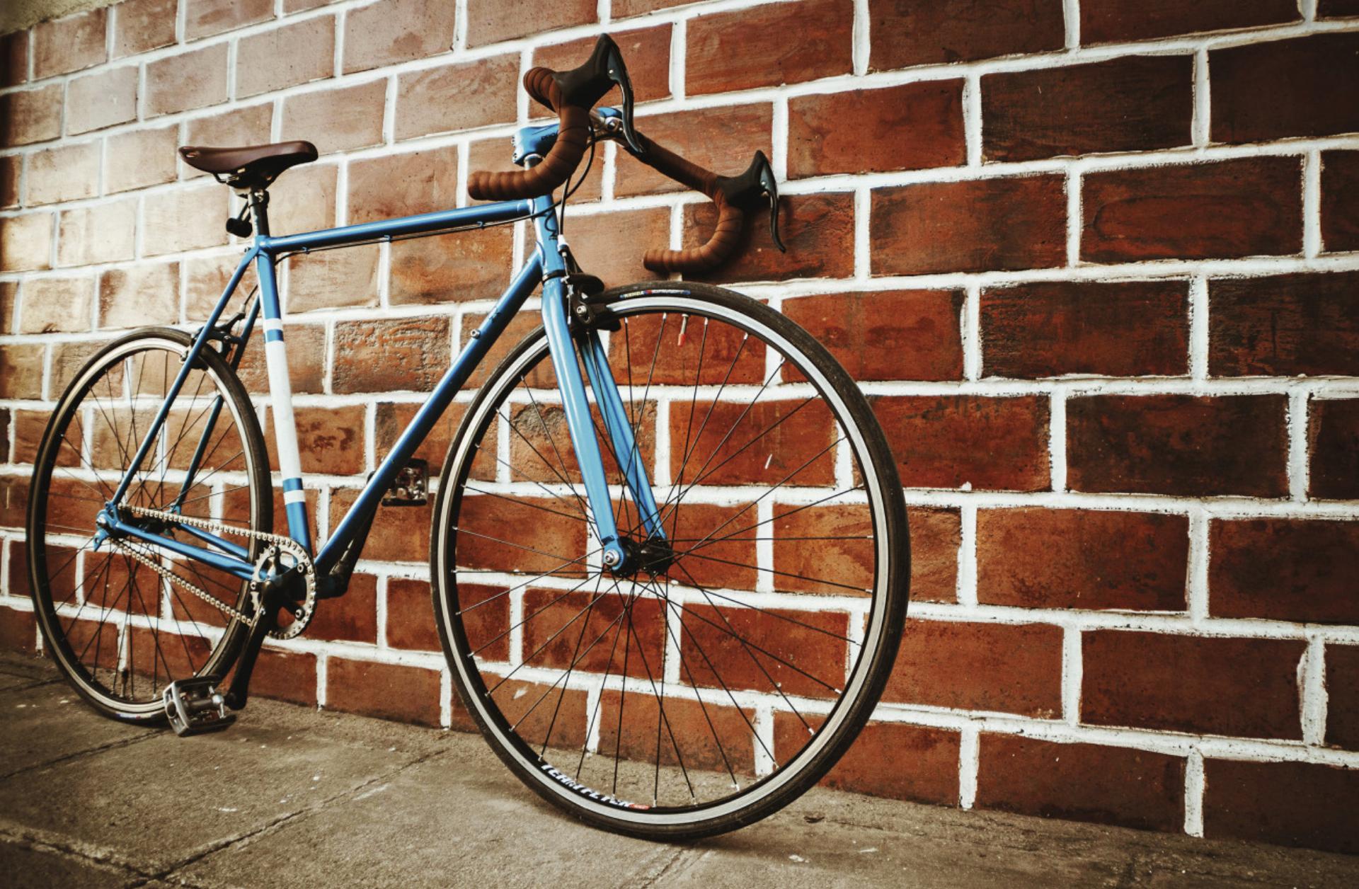 Rennradfahren ist kein neuer Trend. Auch in den 80er- und 90er-Jahren war die Sportart sehr beliebt. Fotos: pexels