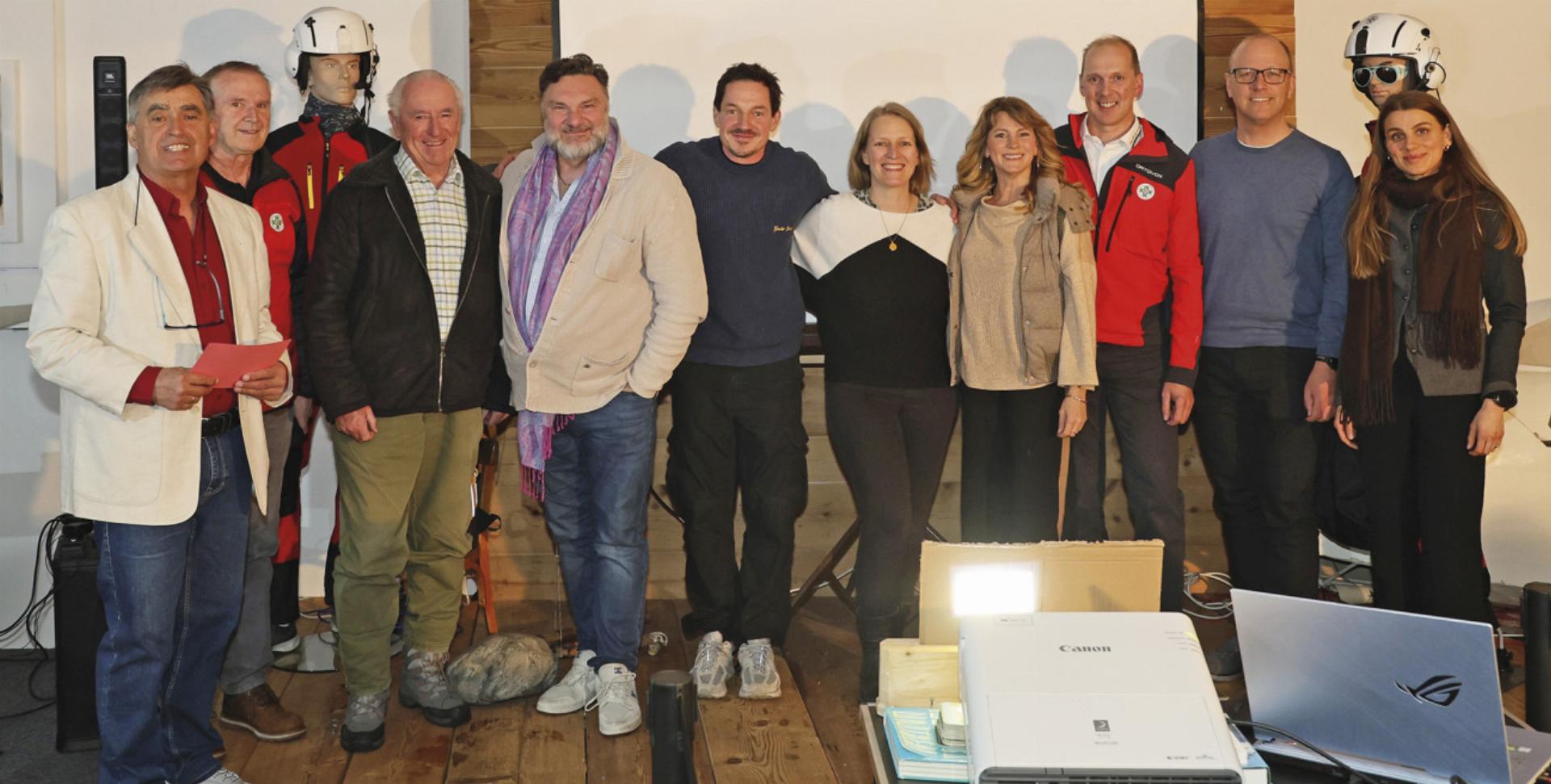 Echte und fiktive Bergretter sowie Wegbegleiter der erfolgreichen Fernsehserie bei der Eröffnung der Sonderausstellung. Foto: Strimitzer - Das Bild wird blockiert. – Möglicherweise durch einen aktiven Adblocker.