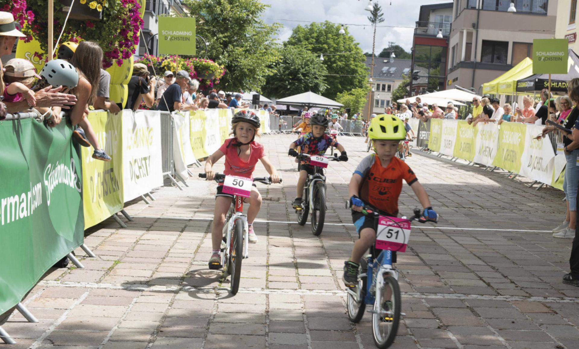 City Sprint Schladming: Nachwuchsradler erobern den Hauptplatz