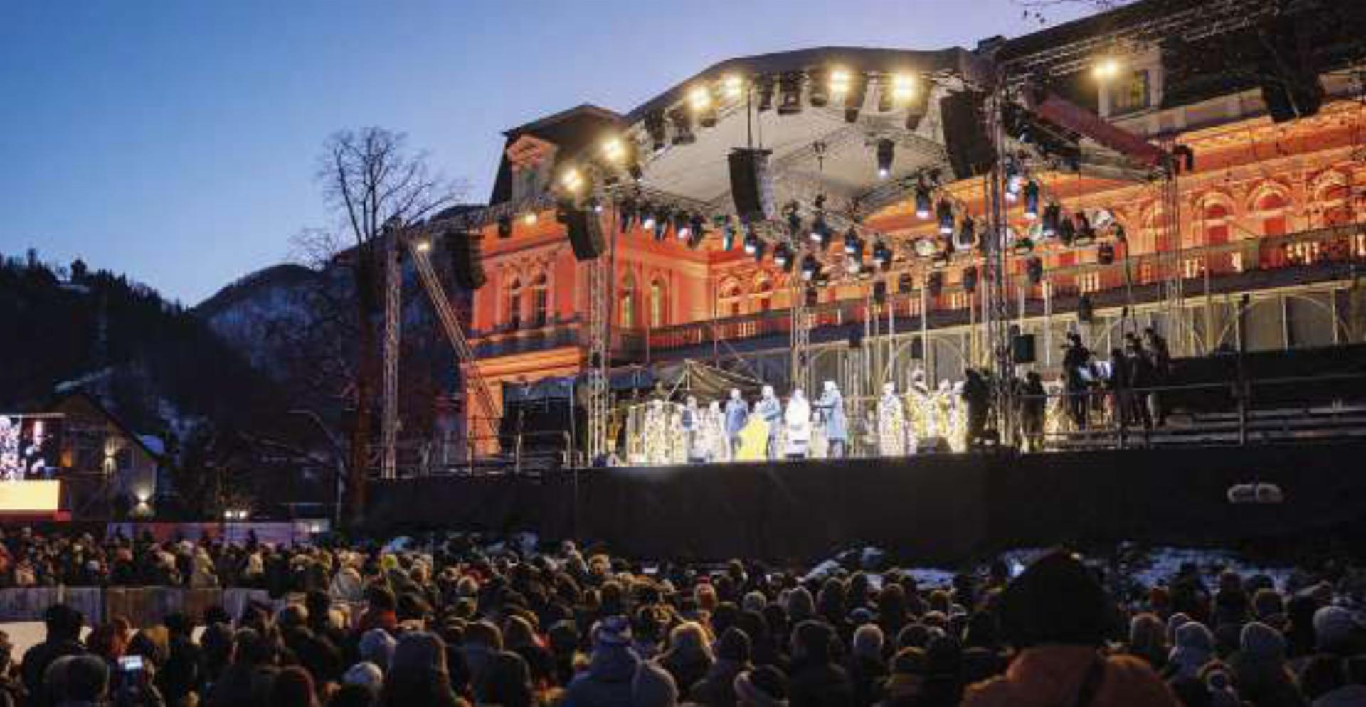 Die Eröffnungsfeier der Kulturhauptstadt Salzkammergut 2024 ging vergangenen Samstag beim Kongress- und Theaterhaus in Bad Ischl über die Bühne. Foto: Antonio Bayer