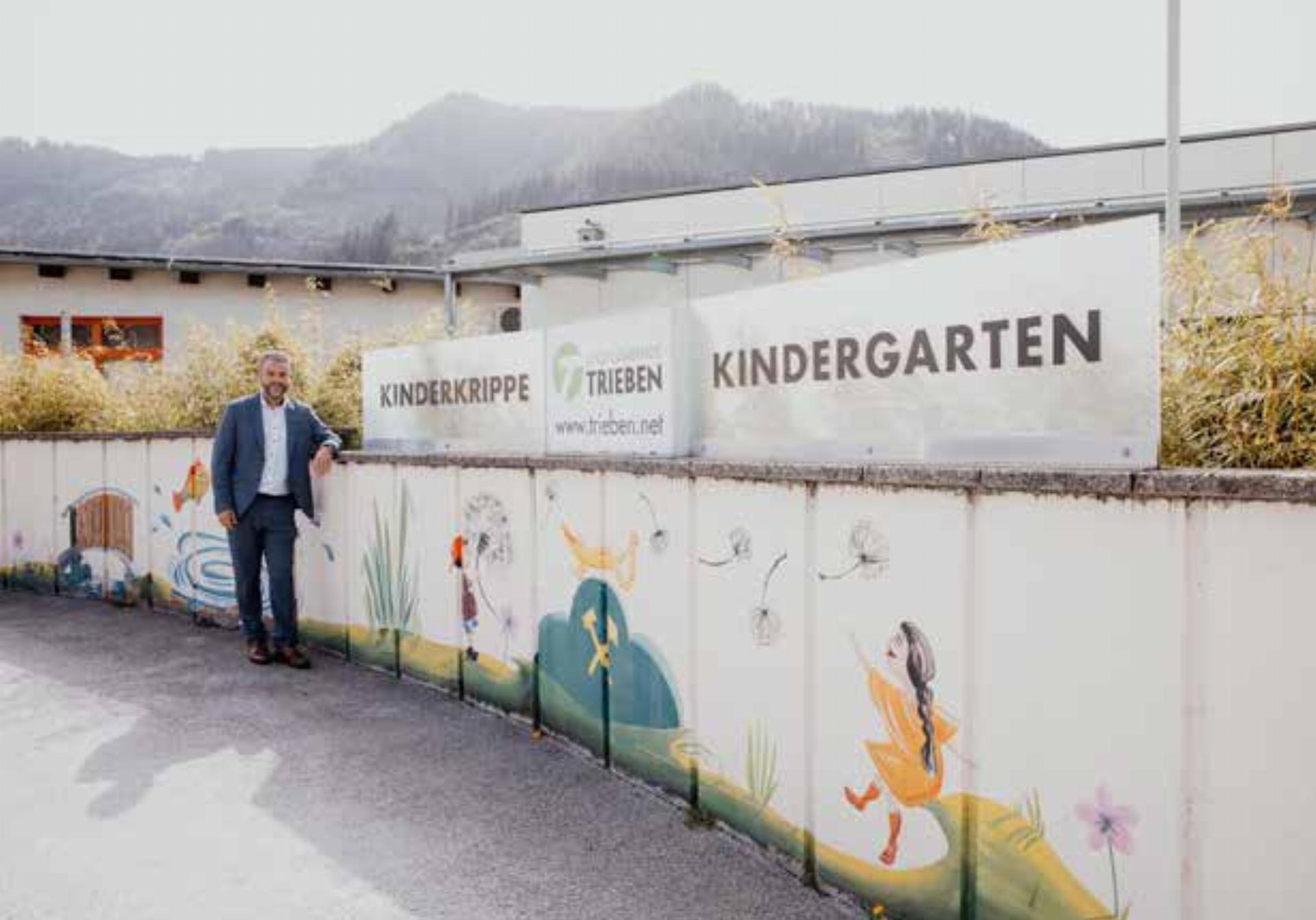 Jayden soll den Kindergarten wieder besuchen können: Triebens Bürgermeister Klaus Herzmaier setzt sich für betroffene Familie ein. - Das Bild wird blockiert. – Möglicherweise durch einen aktiven Adblocker.