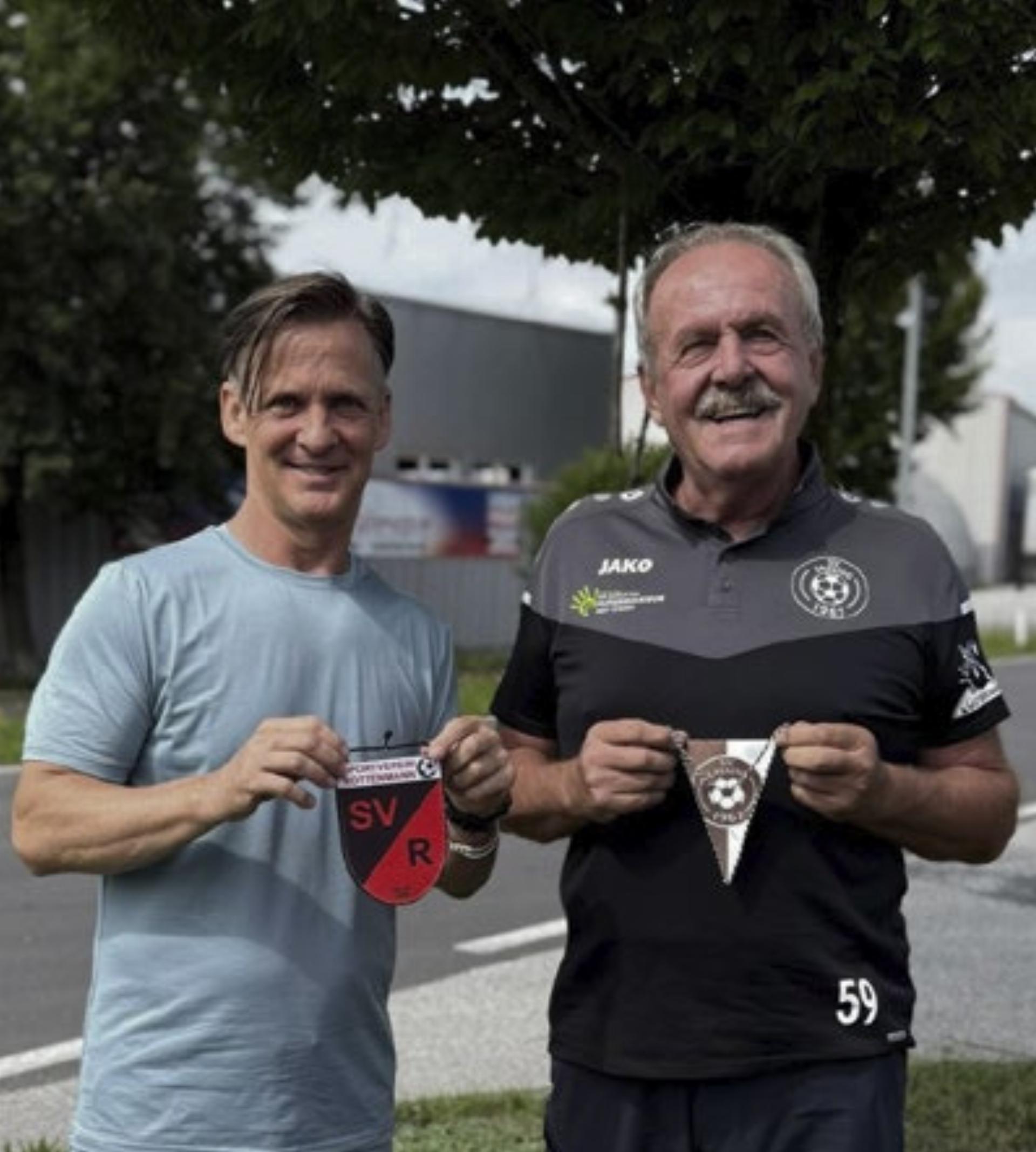 SV Rottenmann Obmann Michael Fölsner (links) und SV Lassing Obmann Werner Prommer besiegelten die Kooperation.