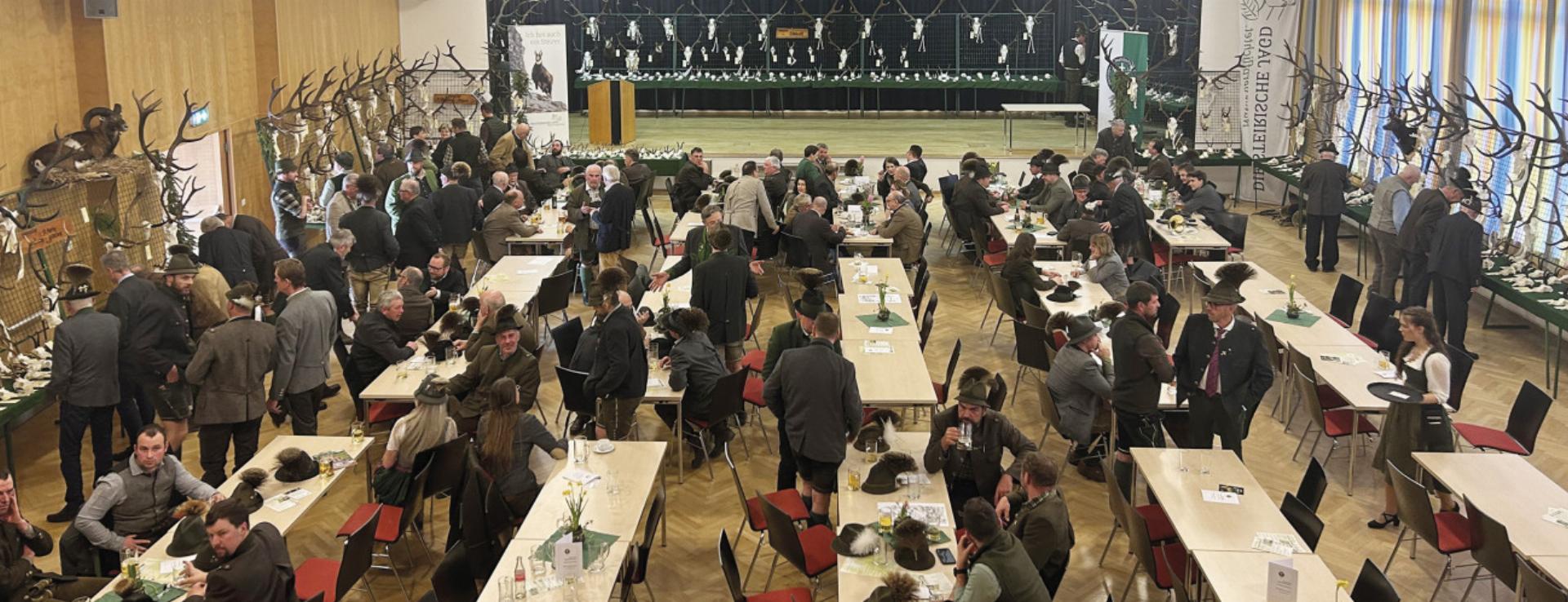 720 bewertete Trophäen waren vergangene Woche in der Gröbminger Kulturhalle ausgestellt. Foto: o.K. - Das Bild wird blockiert. – Möglicherweise durch einen aktiven Adblocker.