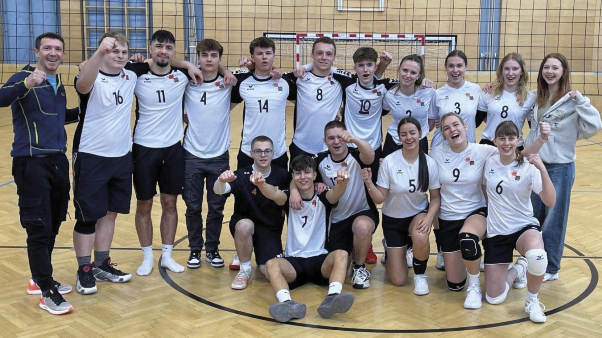 Das Burschen- und das Mädchen-Team der BHAK/BHAS Liezen zeigten solide Leistungen. - Das Bild wird blockiert. – Möglicherweise durch einen aktiven Adblocker.