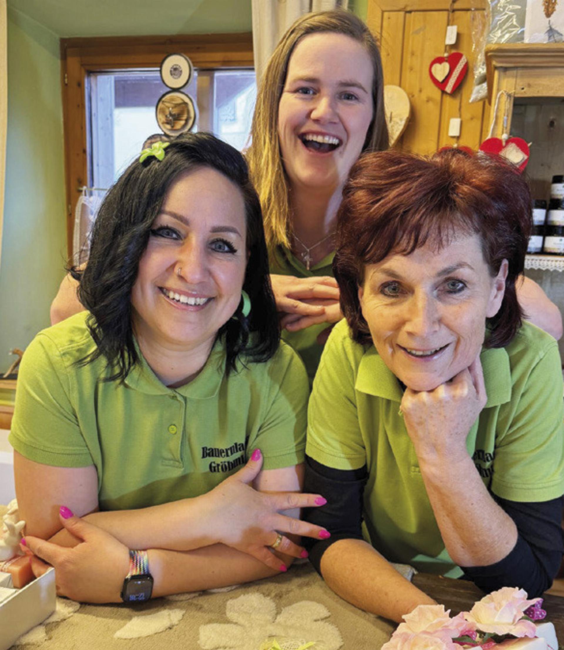 Das Team des Bauernladens Gröbming verwöhnt mit österlichen Spezialitäten. Foto: Bauernladen - Das Bild wird blockiert. – Möglicherweise durch einen aktiven Adblocker.