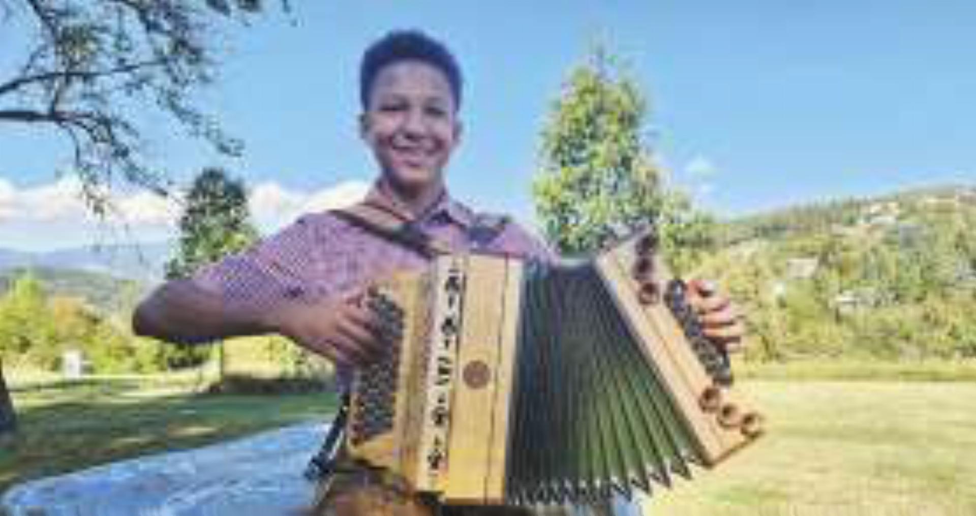 Jung, talentiert, ausgezeichnet: Philip Pscheid, Gewinner des steirischen Harmonikawettbewerbes 2024, spielt in Schladming. Foto: o.K.