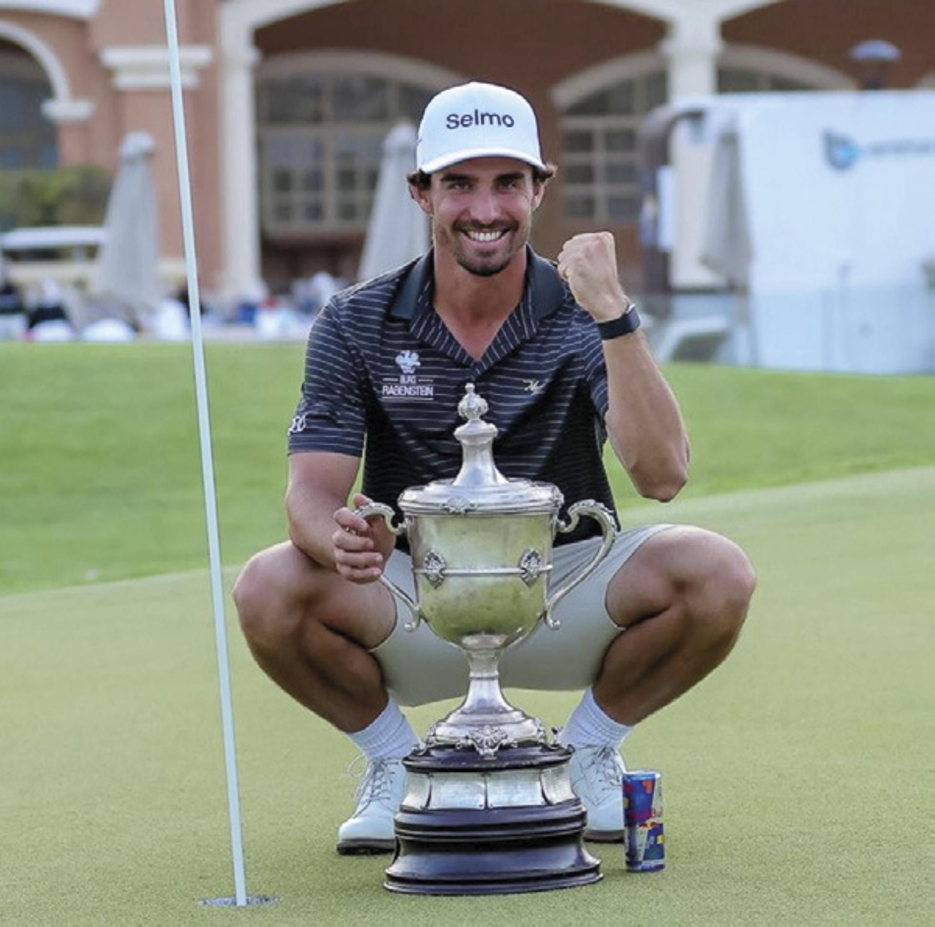 Niklas Regner feiert nach einem wochenlangen Krankenstand seinen ersten Turniersieg als Golf-Pro. 
Foto: o.K.