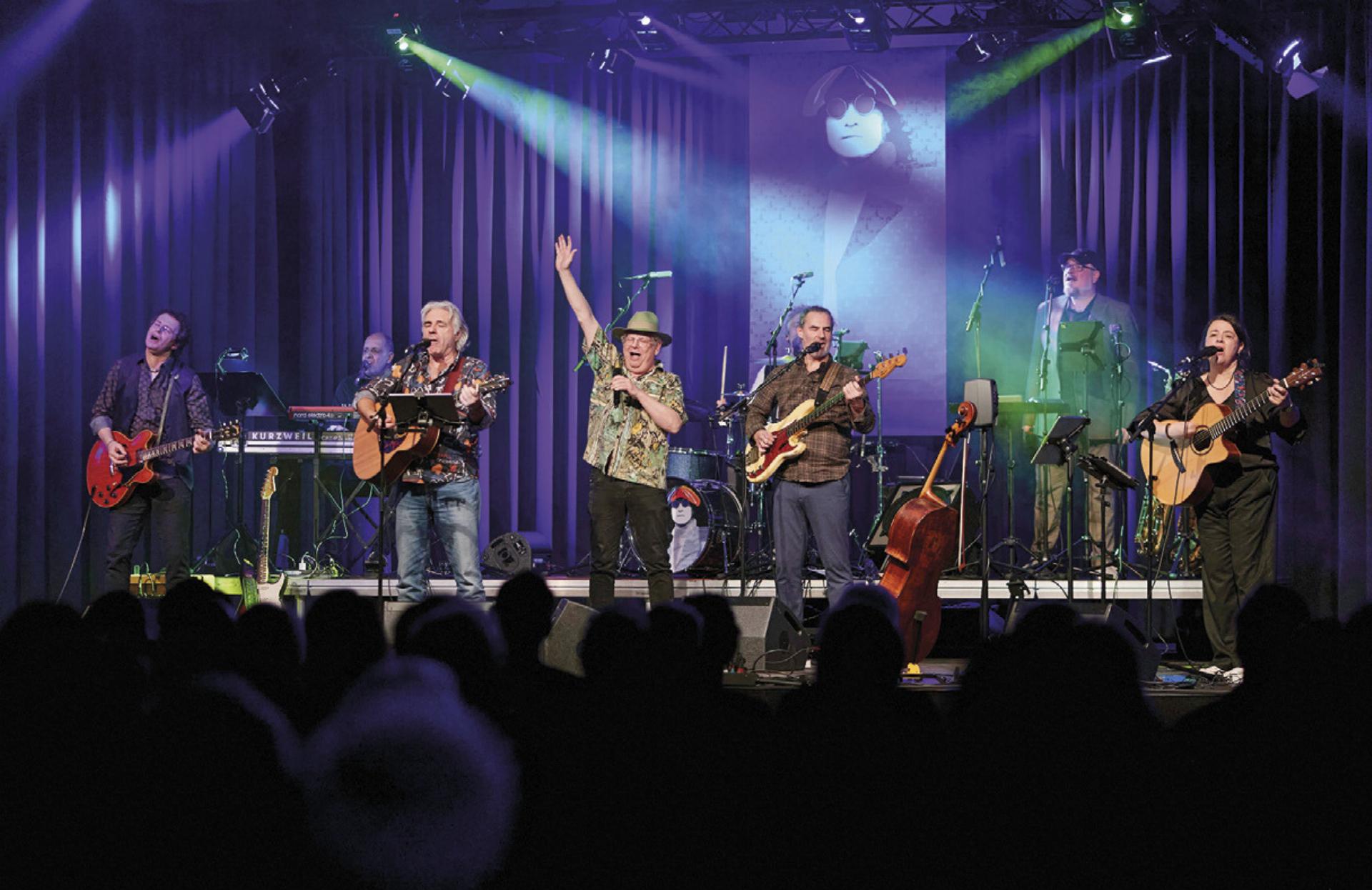 Acht Musiker würdigten das Lebenswerk von John Lennon im Öblarner Haus für alle. Foto: Wimmer - Das Bild wird blockiert. – Möglicherweise durch einen aktiven Adblocker.