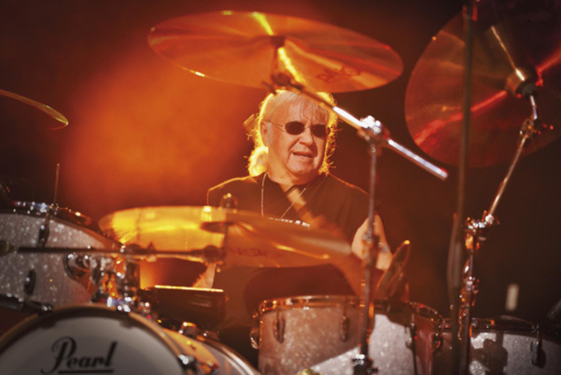 Ian Paice ist Schlagzeuger der Kult-Band Deep Purple und gastiert kommende Woche für das einzige Österreich-Konzert der Purpendicular-Tournee in Öblarn.
Foto: Direktbooking Berlin - Das Bild wird blockiert. – Möglicherweise durch einen aktiven Adblocker.