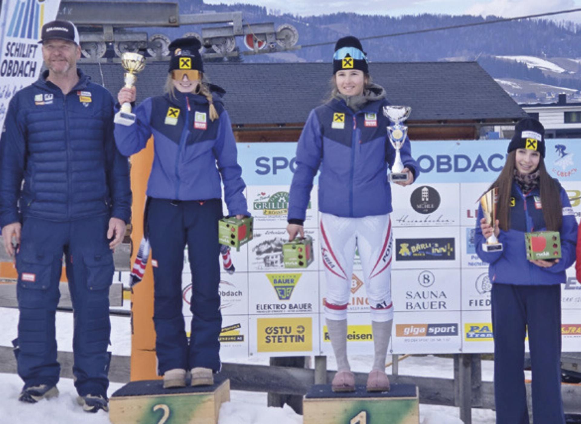 Marie Hüttenbrenner (Mitte), Helena Göschl (links) und Tabea Schwaiger feierten im ersten Super-G auf der Kalchberg-Leitn in Obdach einen Dreifachsieg.

Foto: o.K. - Das Bild wird blockiert. – Möglicherweise durch einen aktiven Adblocker.