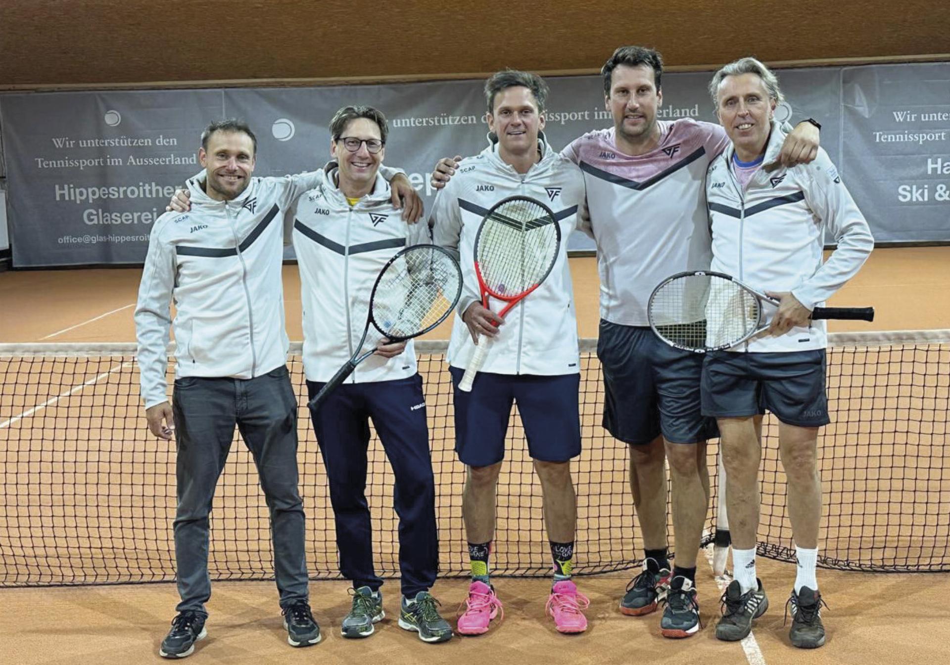 TC Bad Aussee 1 übernahm mit einem 8:1-Derbysieg gegen TC Gröbming 1 die Tabellenführung in der Landesliga B. Von links: Bernhard Pilz, Michael Haupt, David Otter, Armin Schönauer, Armin Gasperl. Foto: TC BA