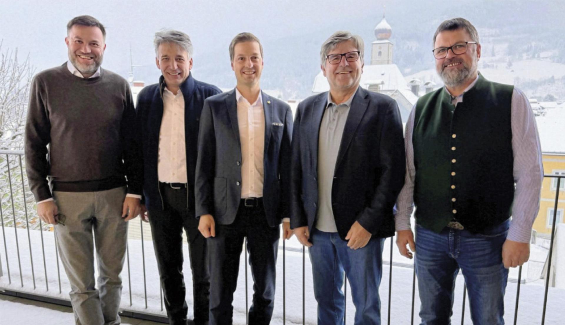 Die Bürgermeister der Kleinregion Gröbming (v.l.): Dieter Stangl (Michaelerberg-Pruggern), Werner Schwab (Sölk), Thomas Reingruber (Gröbming), Fritz Zefferer (Mitterberg-St. Martin) und Franz Zach (Öblarn). Foto: Marktgemeinde Gröbming - Das Bild wird blockiert. – Möglicherweise durch einen aktiven Adblocker.