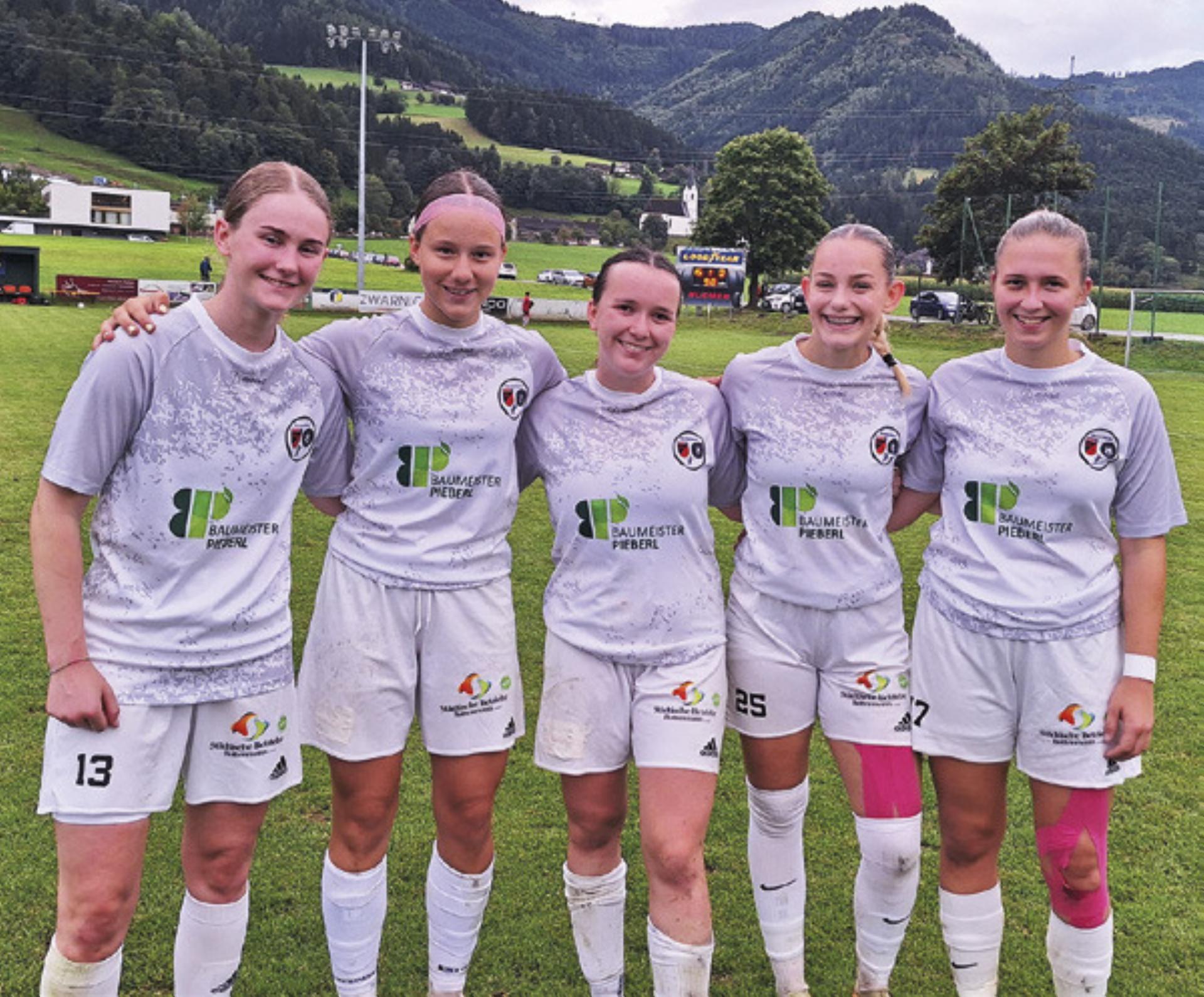 Die Torschützinnen der SG Rottenman/Lassing beim 15:0-Kantersieg gegen die Almenland Rabbits (von links): Anna Schmidl, Romy Hussauf, Pia Singer (je ein Tor) und Sofia Koinegg, Tamara Leitner (je sechs Tore). Foto: SVR/SVL