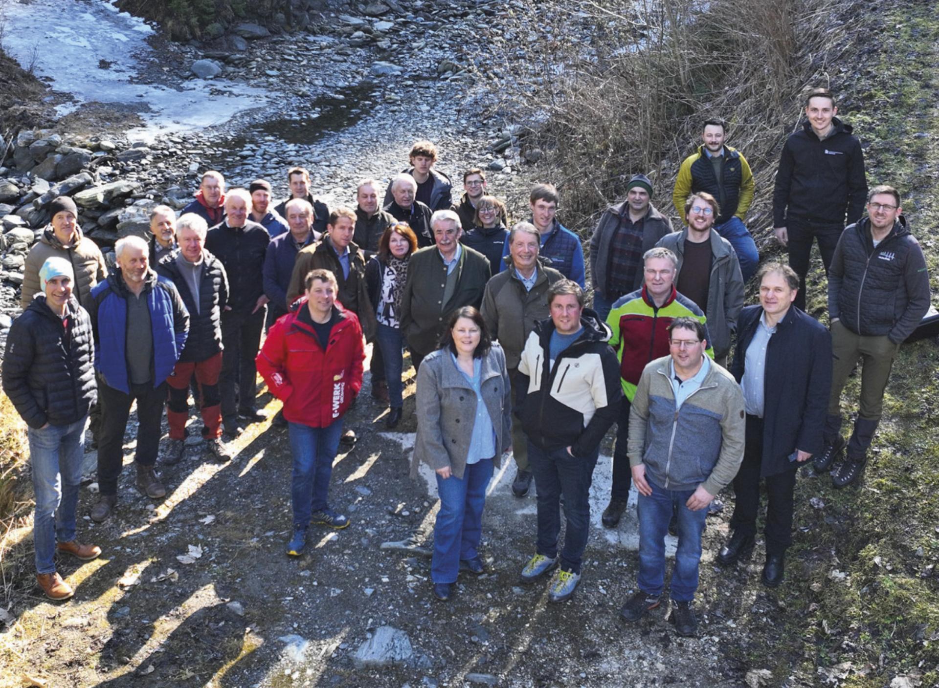 Rund 40 Teilnehmer informierten sich beim ersten KLAR!-Schutzwald-Aktionstag über Borkenkäfer, Schadholz und neue Technologien. © Georg Wöls - Das Bild wird blockiert. – Möglicherweise durch einen aktiven Adblocker.