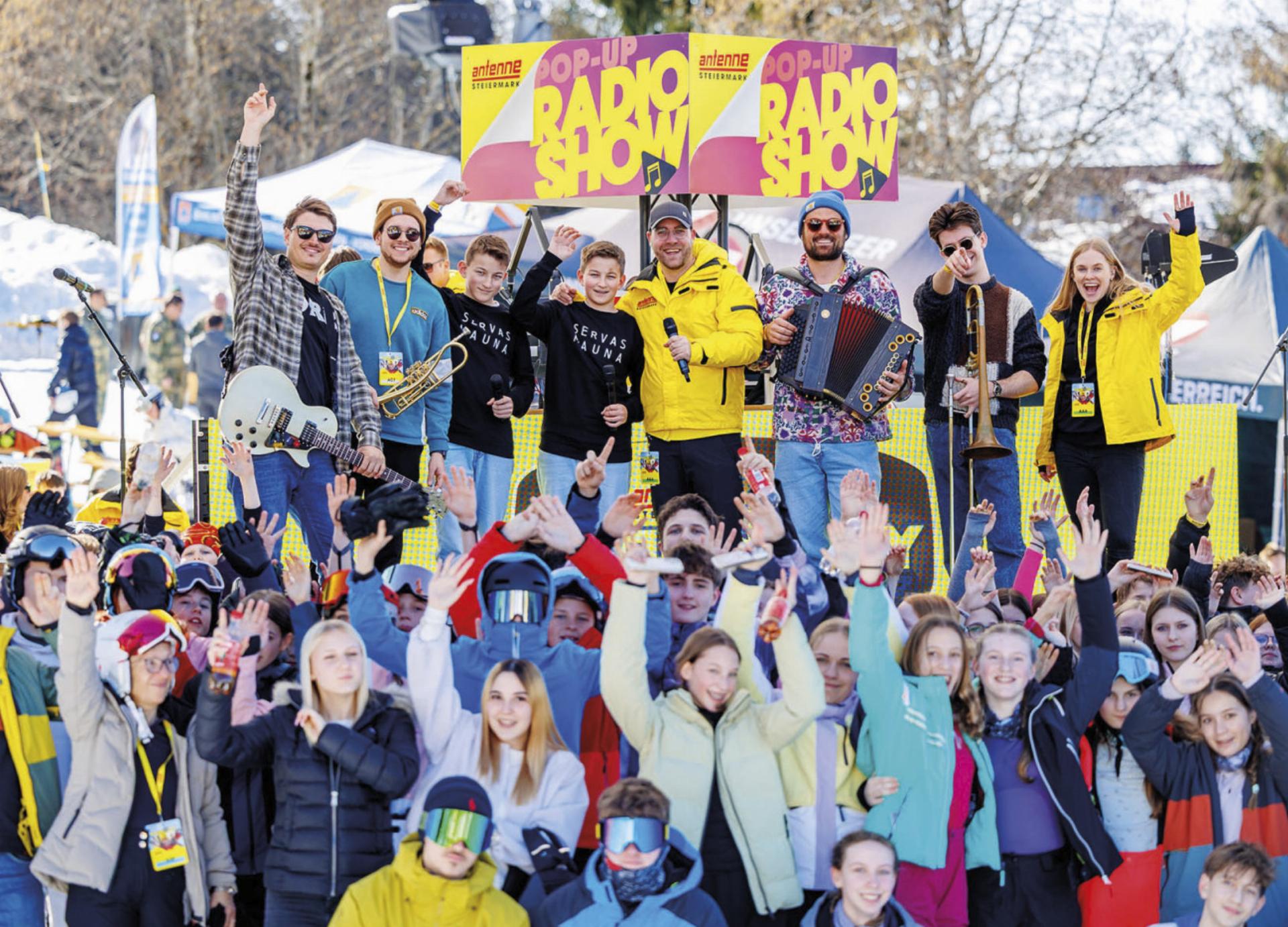 „Servus Mauna!“: „Die Wiesa Buam“ und „Die Niachtn“ performten ihren Social-Media-Hit vor vollem Haus. Foto: Erwin Scheriau - Das Bild wird blockiert. – Möglicherweise durch einen aktiven Adblocker.