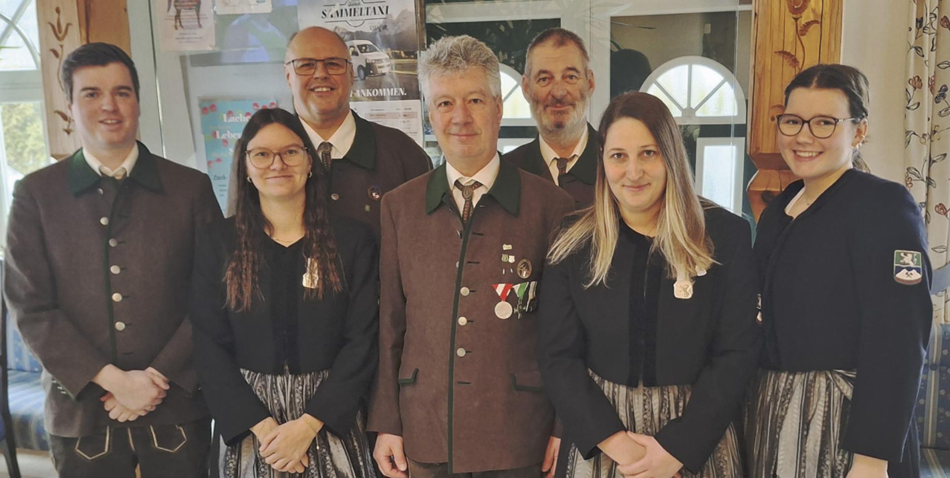 Der Vorstand des Musikvereins Almrausch wurde für eine weitere Periode bestätigt. Foto: o.K. - Das Bild wird blockiert. – Möglicherweise durch einen aktiven Adblocker.