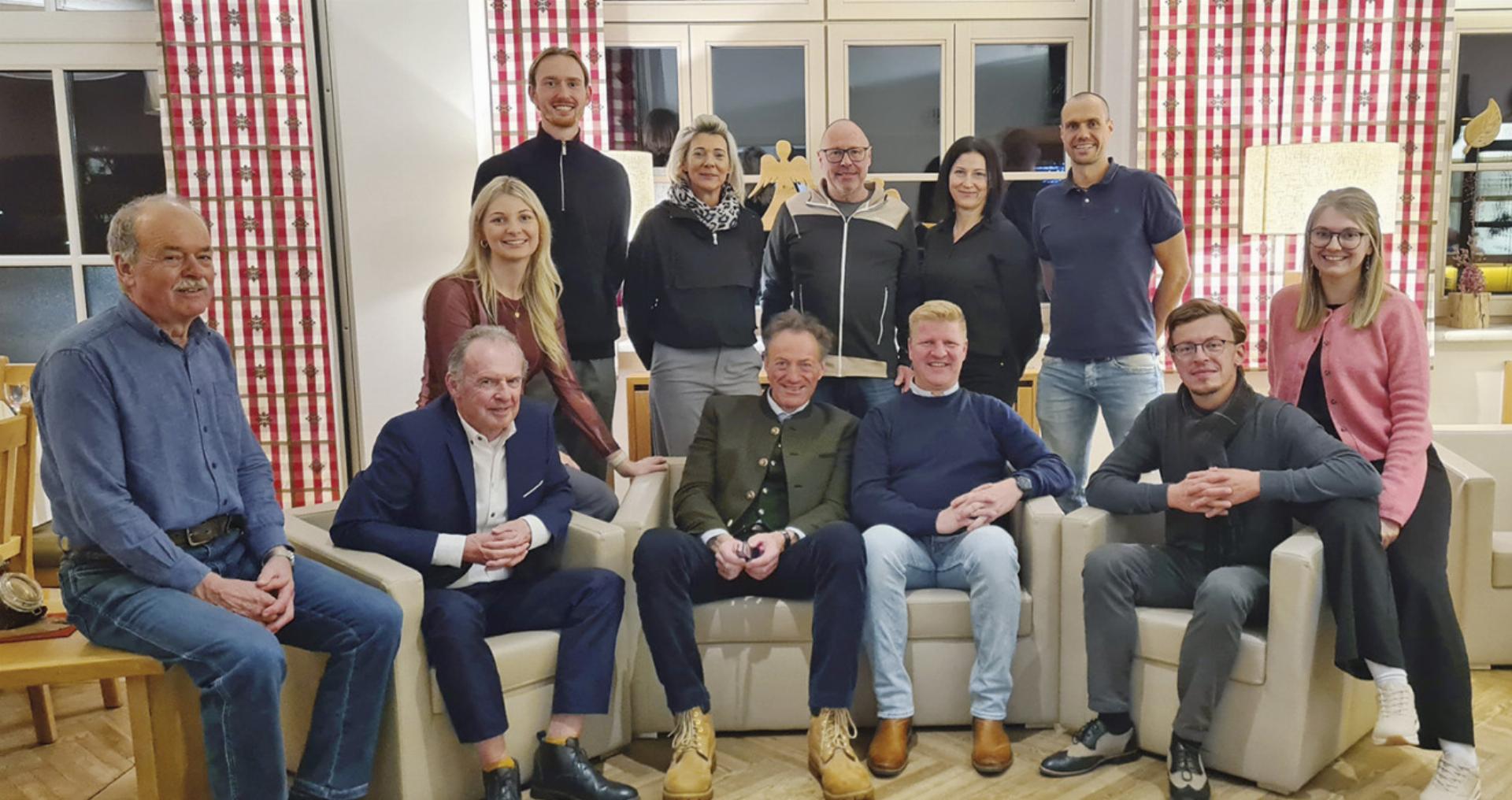 Der neue gewählte Vorstand des Tennisclubs Gröbming. - Das Bild wird blockiert. – Möglicherweise durch einen aktiven Adblocker.