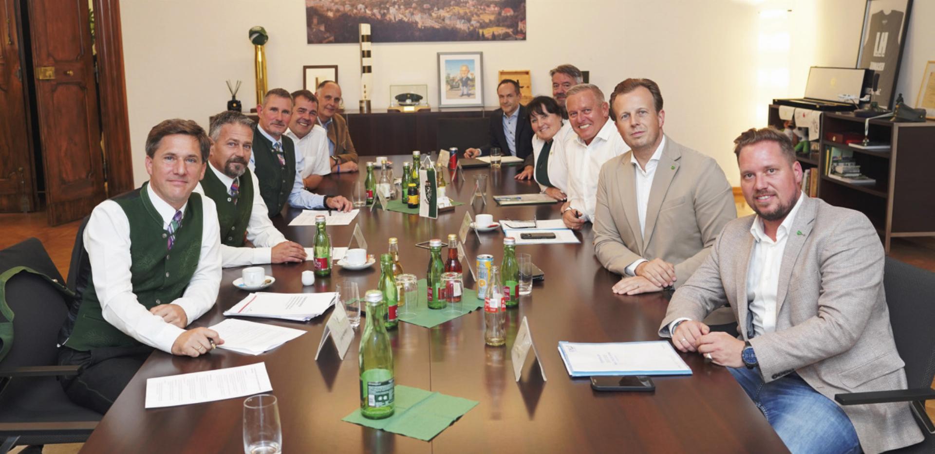 Bürgermeister im Dialog mit der Landesregierung