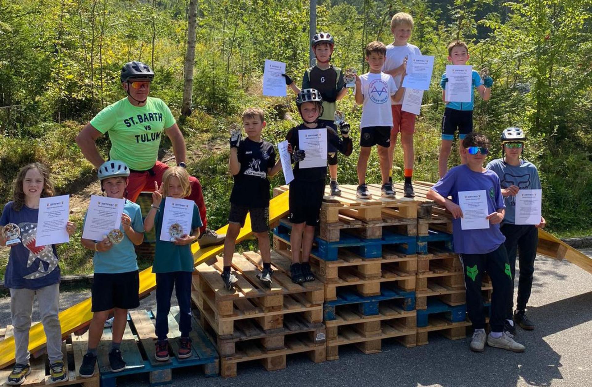 Stolze Nachwuchs-Biker: Erfolgreicher Abschluss des MTB-Camps in Rottenmann. Foto: Ergo School Race