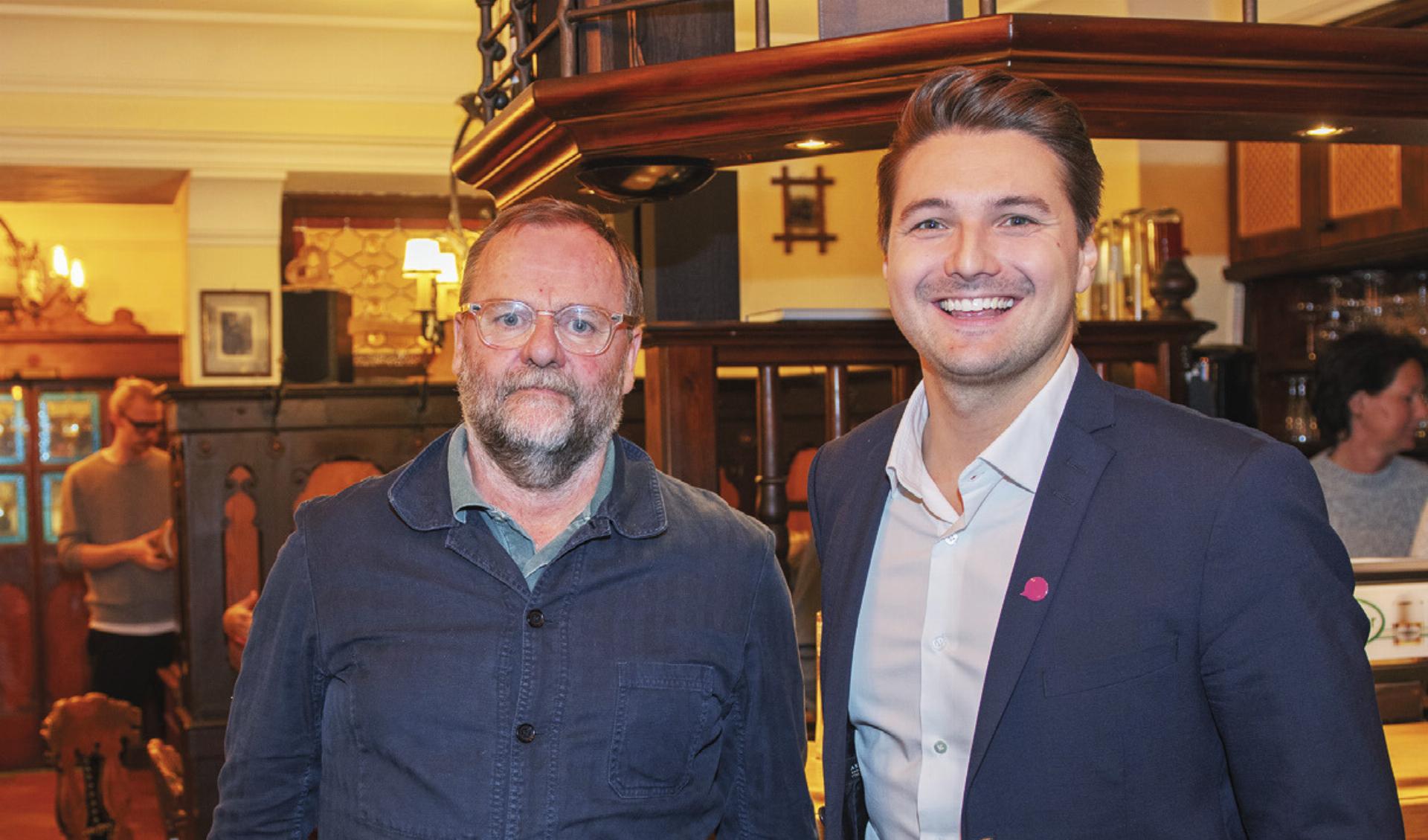 Beim pinken Stammtisch in Schladming: NAbg. Sepp Schellhorn und der steirische Spitzenkandidat Niko Swatek. Foto: Ennstaler