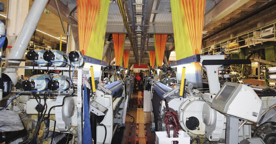 Mit den neuen Webmaschinen kann die Herbert Kneitz GmbH die Produktionsleistung um 10 bis 20 Prozent steigern. Foto: Tritscher Mit den neuen Webmaschinen kann die Herbert Kneitz GmbH die Produktionsleistung um 10 bis 20 Prozent steigern. Foto: Tritscher