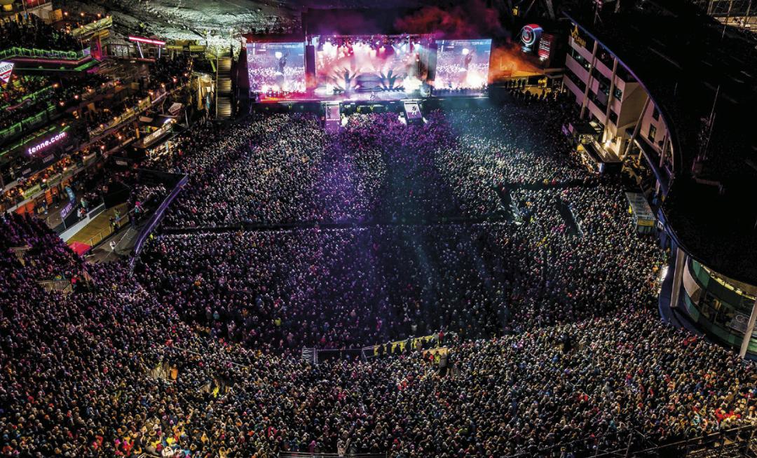 Seit 30 Jahren stehen die Backstreet Boys gemeinsam auf der Bühne. Nach Schladming locken sie über 50.000 Menschen – 80 Prozent davon sind weiblich, das Durchschnittsalter liegt bei 37 Jahren. Foto: Harald Steiner Seit 30 Jahren stehen die Backstreet Boys gemeinsam auf der Bühne. Nach Schladming locken sie über 50.000 Menschen – 80 Prozent davon sind weiblich, das Durchschnittsalter liegt bei 37 Jahren. Foto: Harald Steiner
