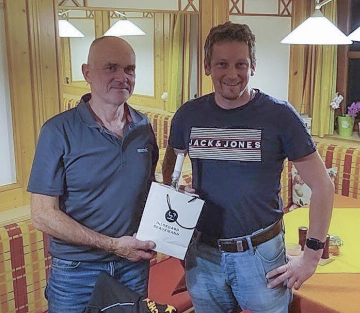 Sektionsleiter Hannes Reiter (li.) übergibt sein Amt an Markus Aichholzer.

Foto: TTC Sölk