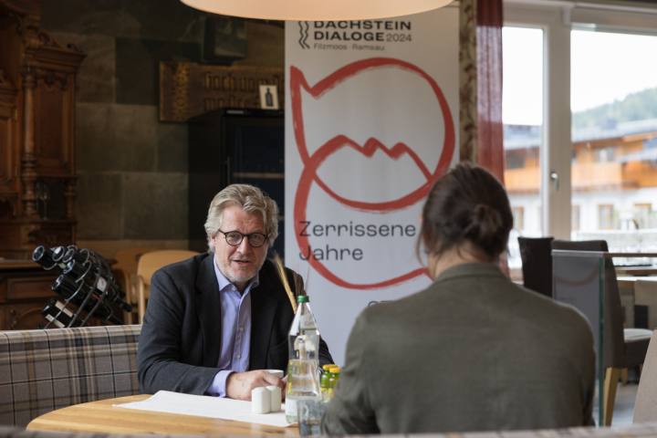 Im kommenden Jahr werden rund ein Dutzend Stipendien für Menschen aus Konfliktregionen vergeben. Damit möchte man die Vision der Dachstein Dialoge ein bisschen in die Welt tragen, sagt Intendant Philipp Blom. Foto: Martin Huber